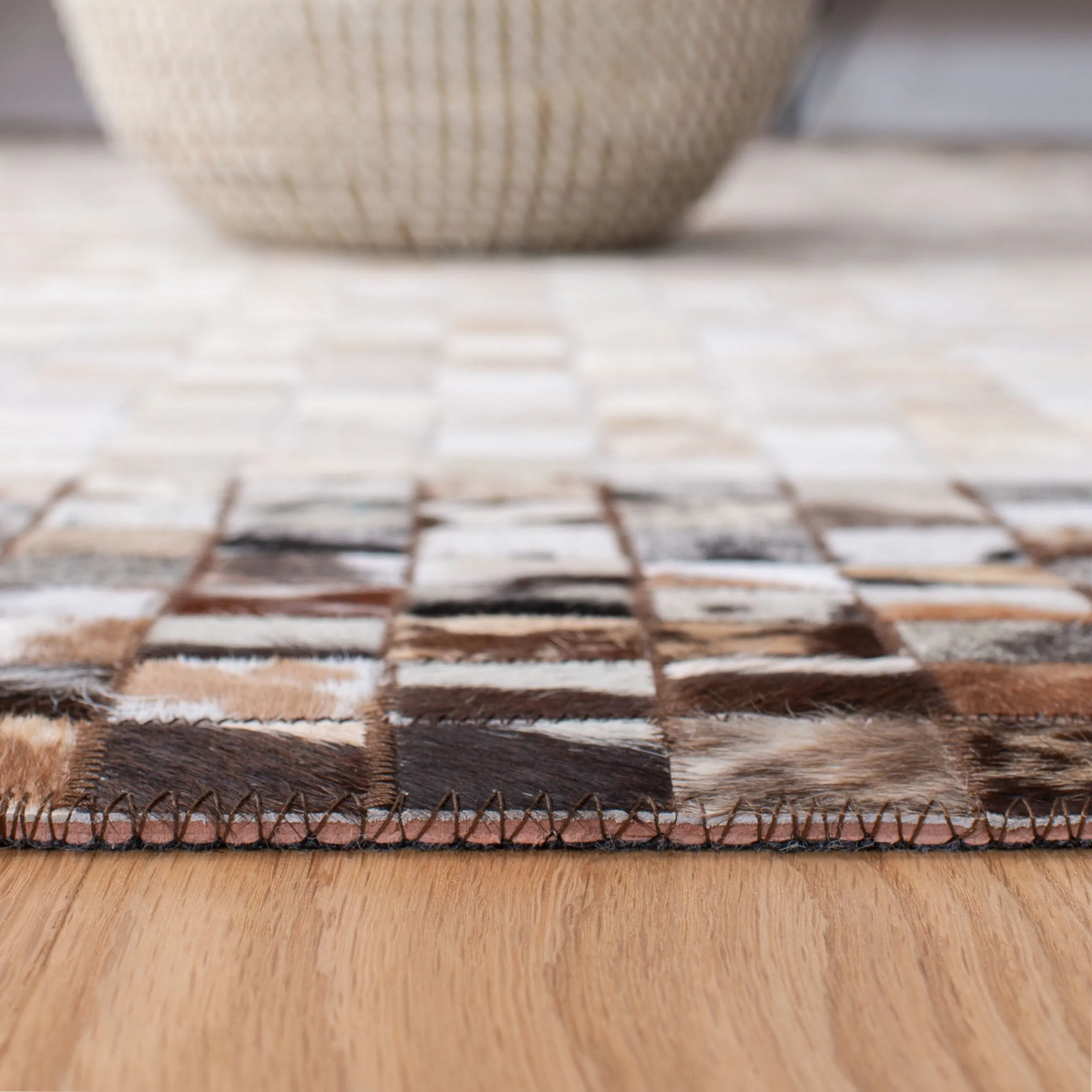 SAFAVIEH Handmade Studio Leather Mistie Natural Hide Leather Rug
