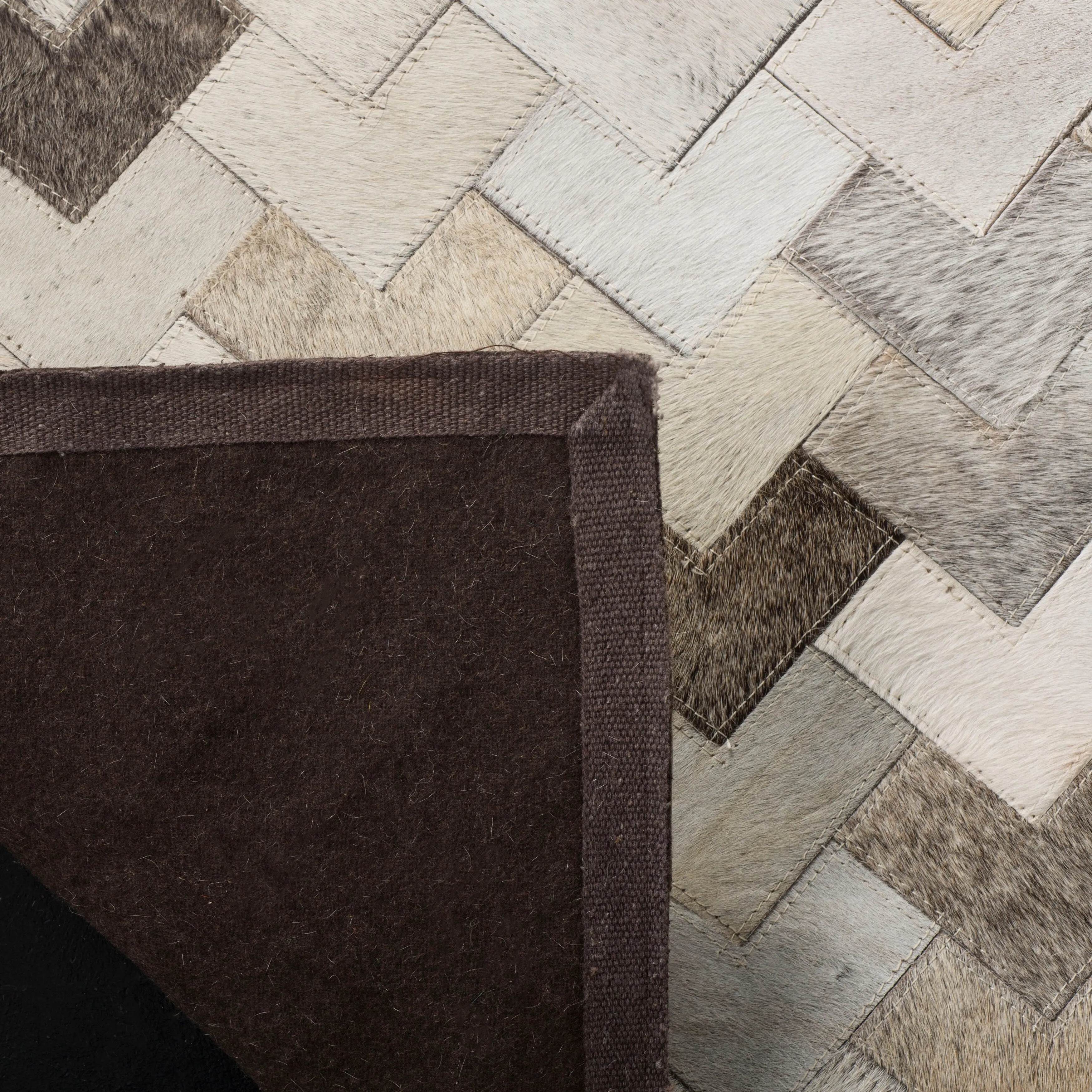 SAFAVIEH Handmade Studio Leather Momo Modern Leather Rug