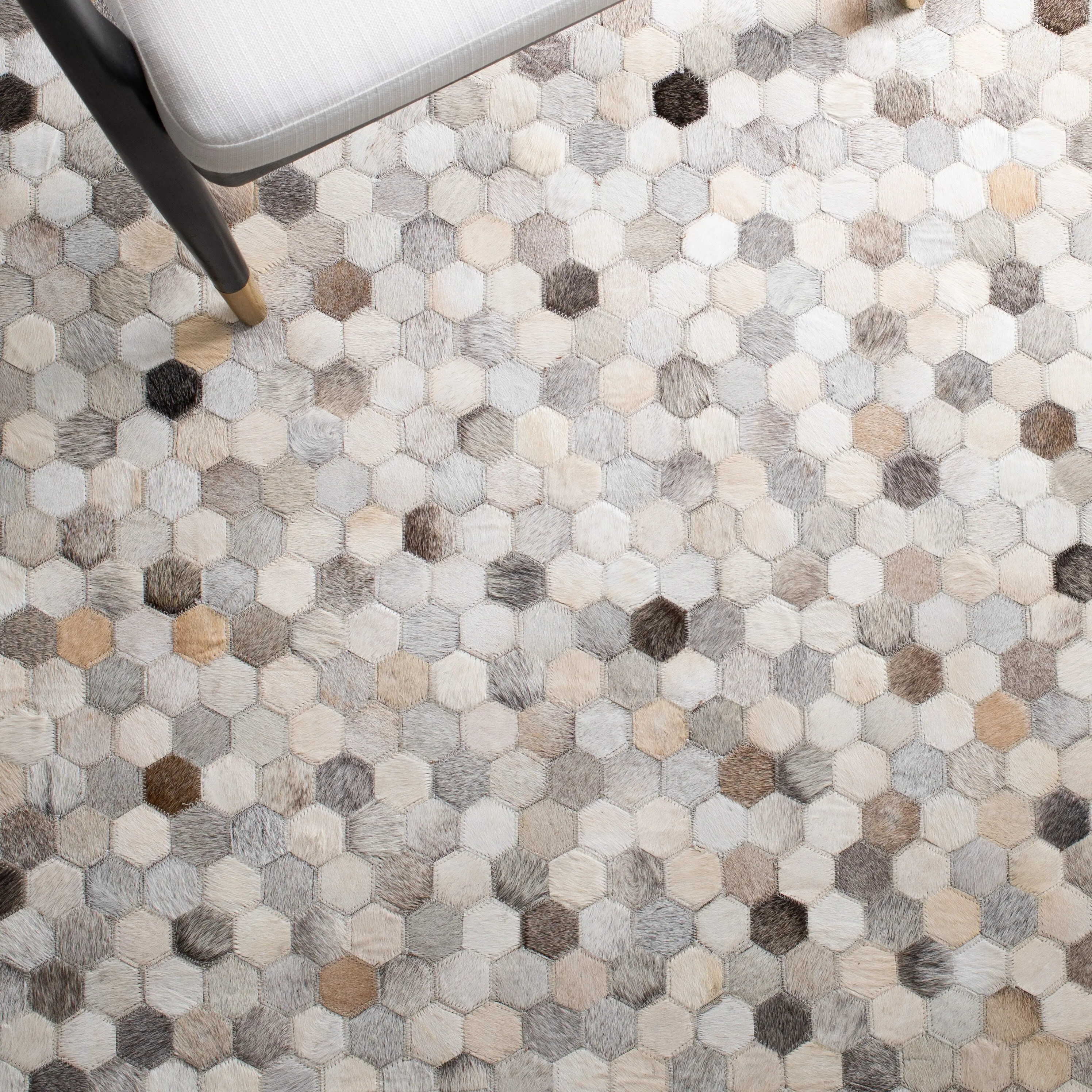 SAFAVIEH Handmade Studio Leather Nadia Modern Leather Rug