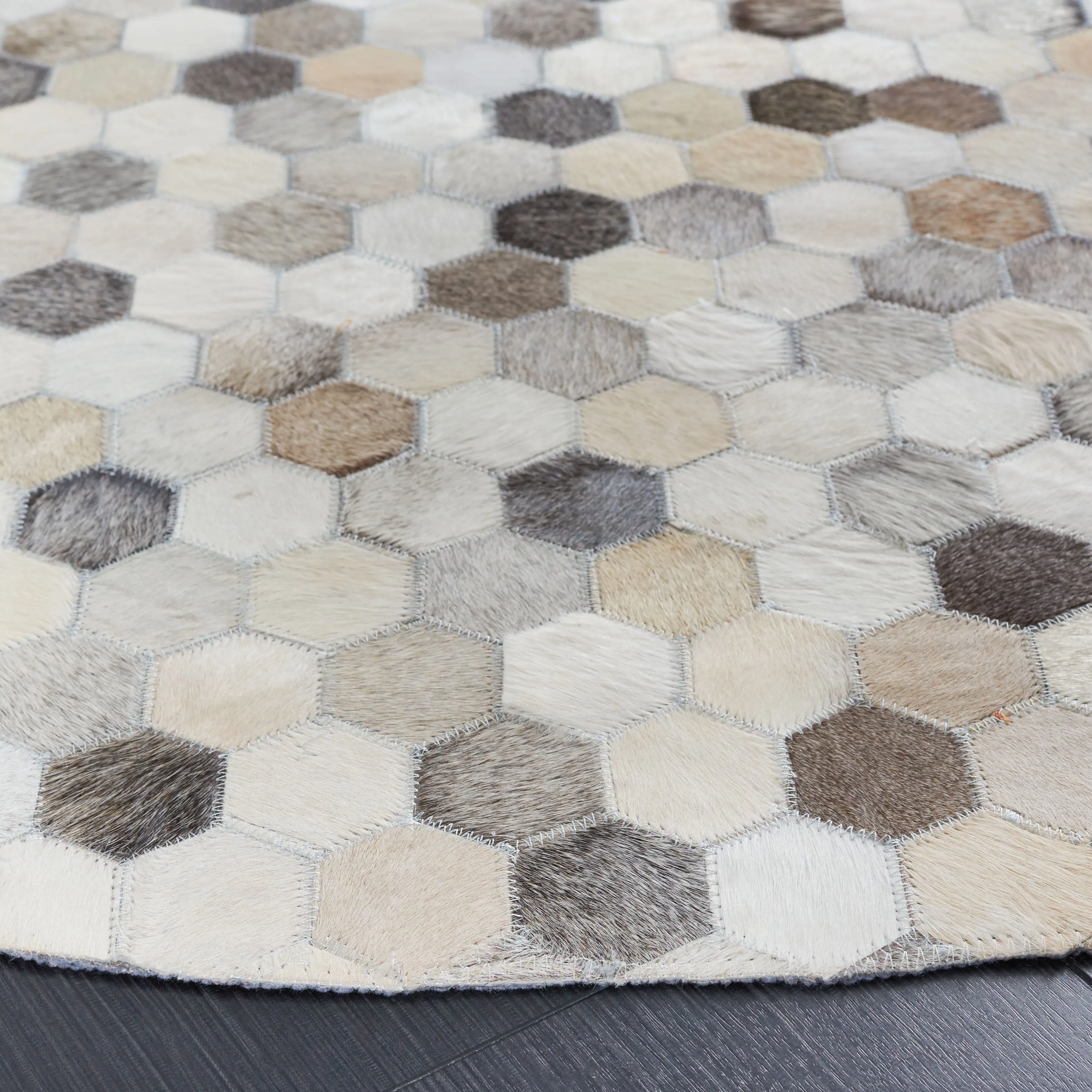 SAFAVIEH Handmade Studio Leather Nadia Modern Leather Rug