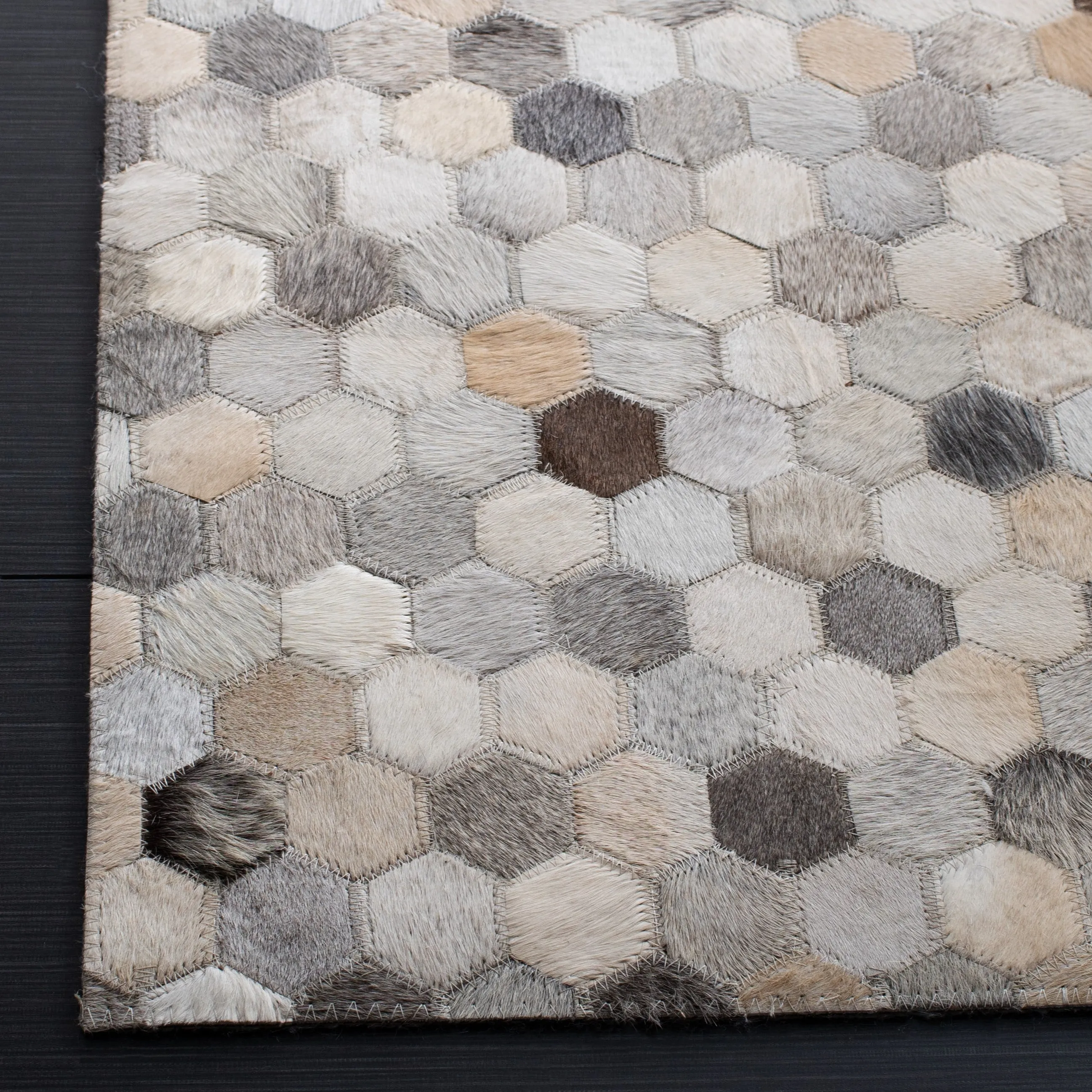 SAFAVIEH Handmade Studio Leather Nadia Modern Leather Rug