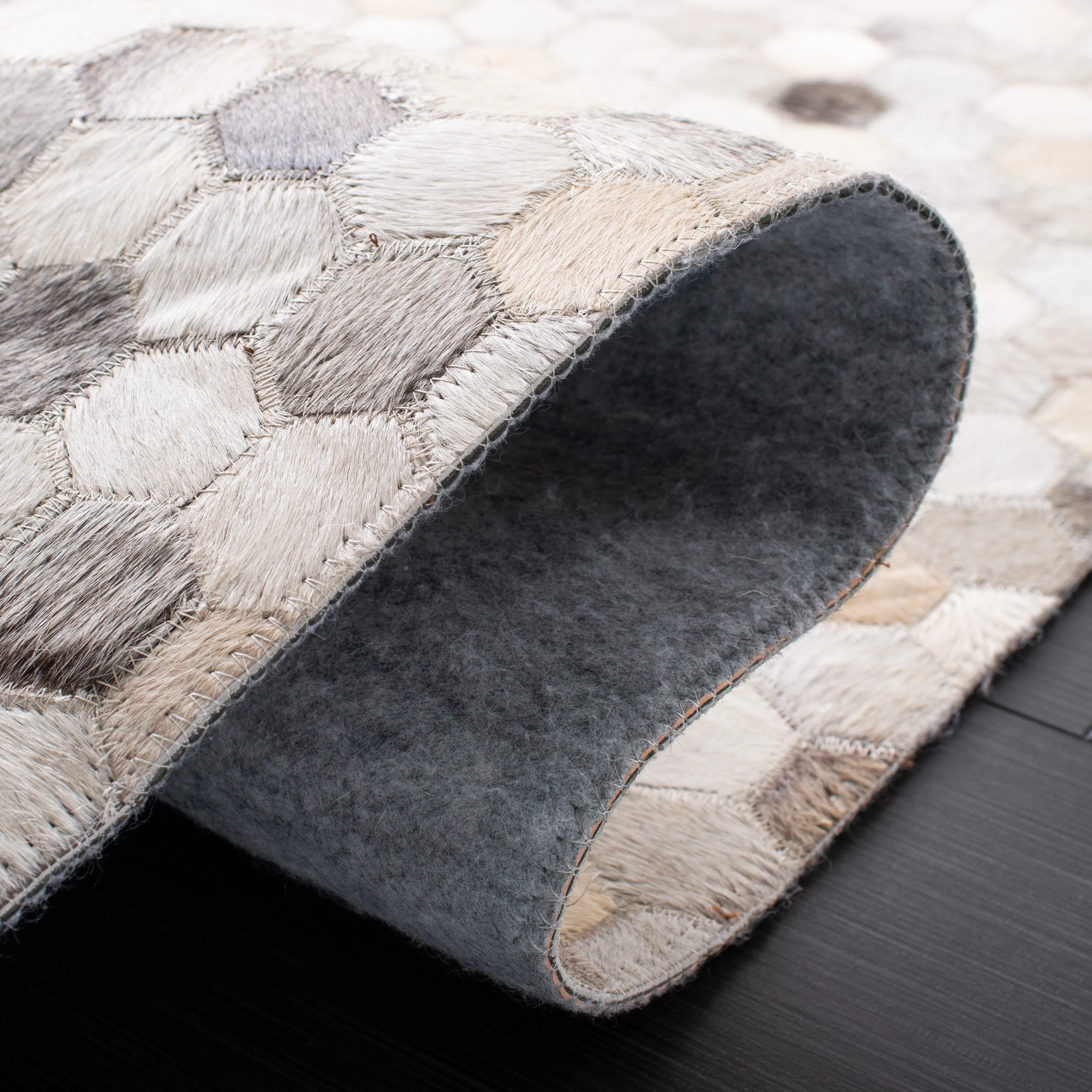 SAFAVIEH Handmade Studio Leather Nadia Modern Leather Rug