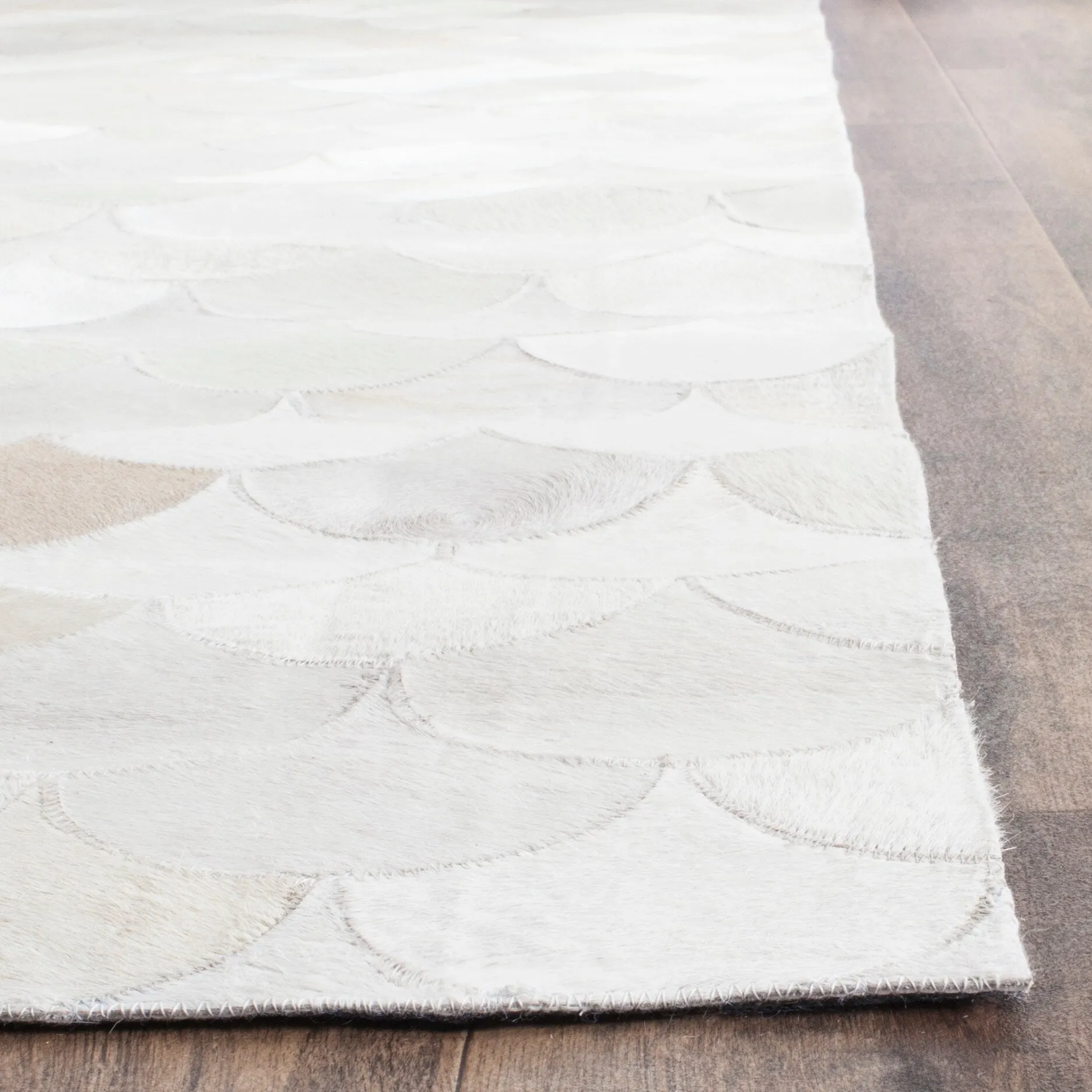 SAFAVIEH Handmade Studio Leather Rashida Modern Leather Rug