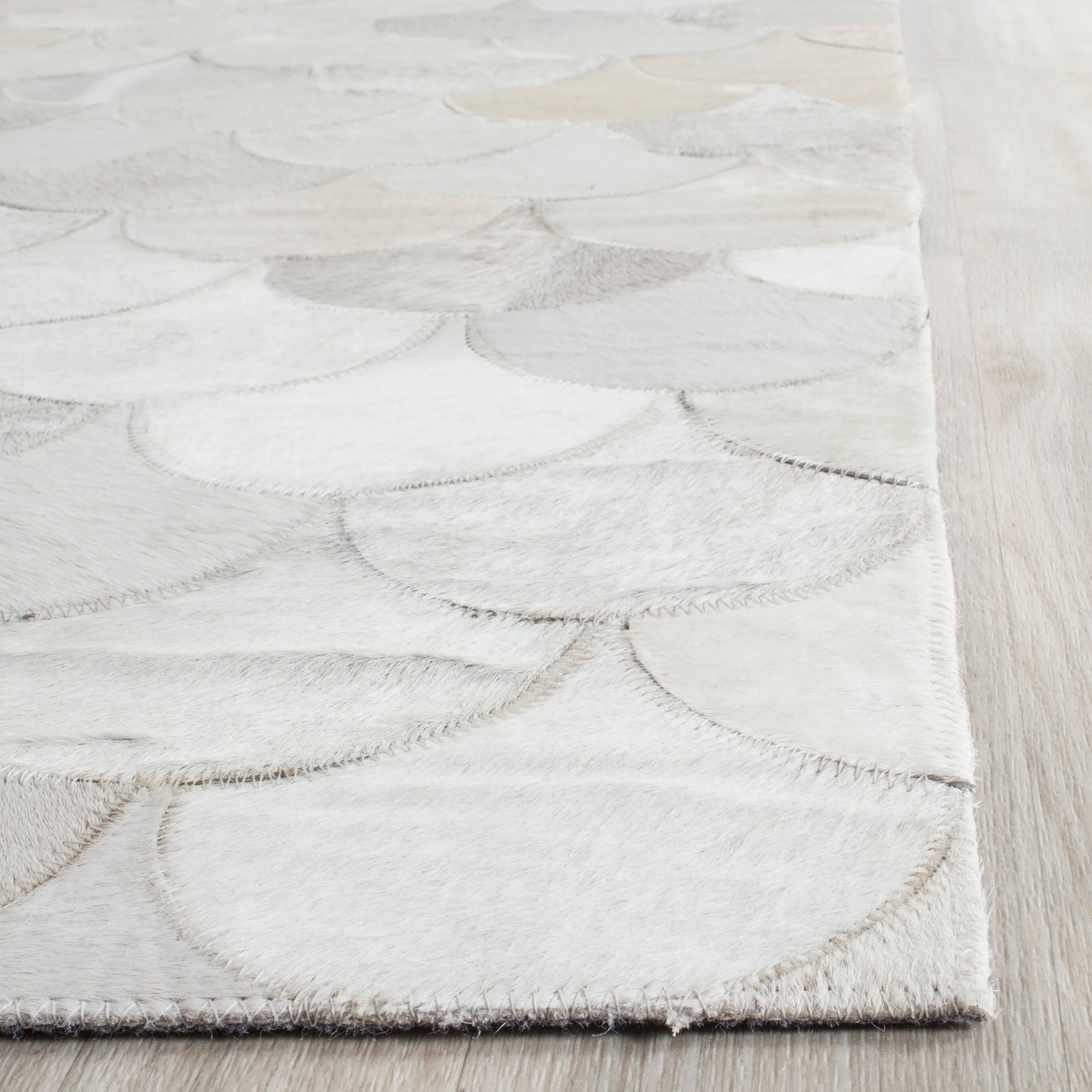 SAFAVIEH Handmade Studio Leather Rashida Modern Leather Rug