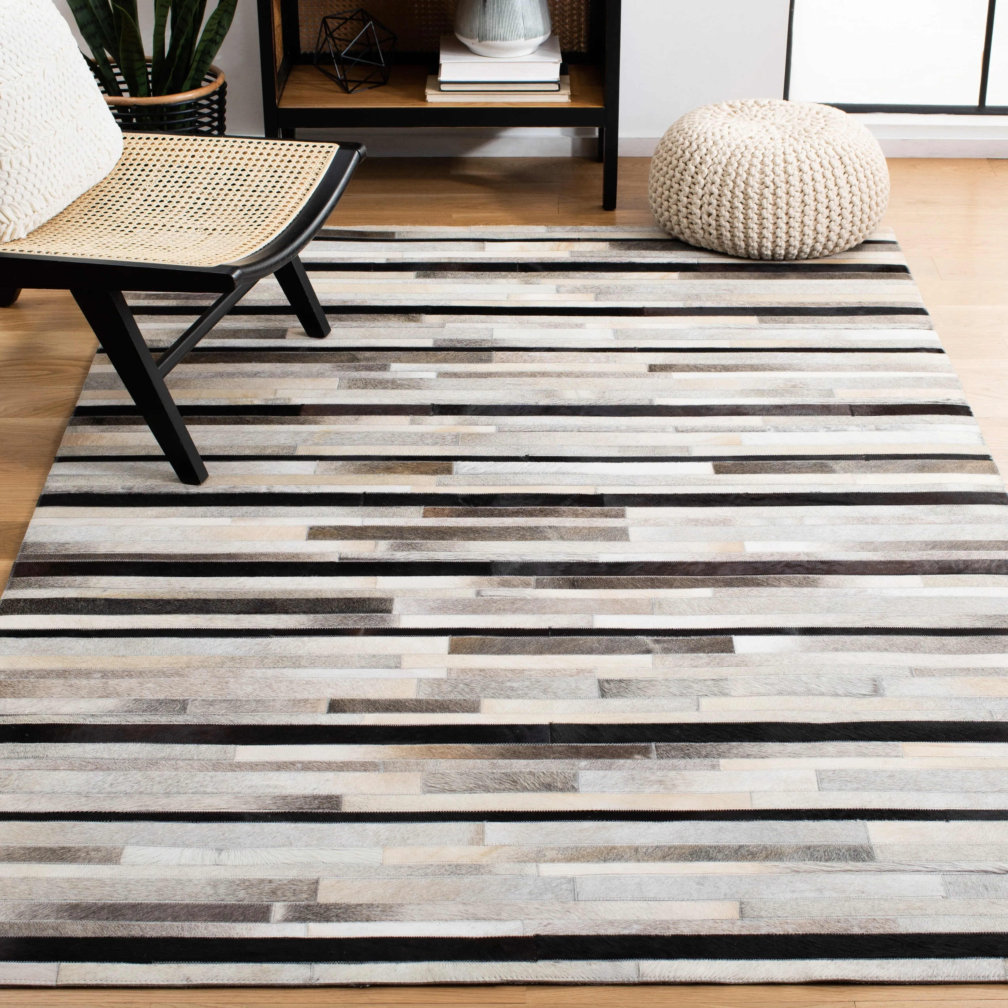 SAFAVIEH Handmade Studio Leather Syreeta Natural Hide Leather Rug