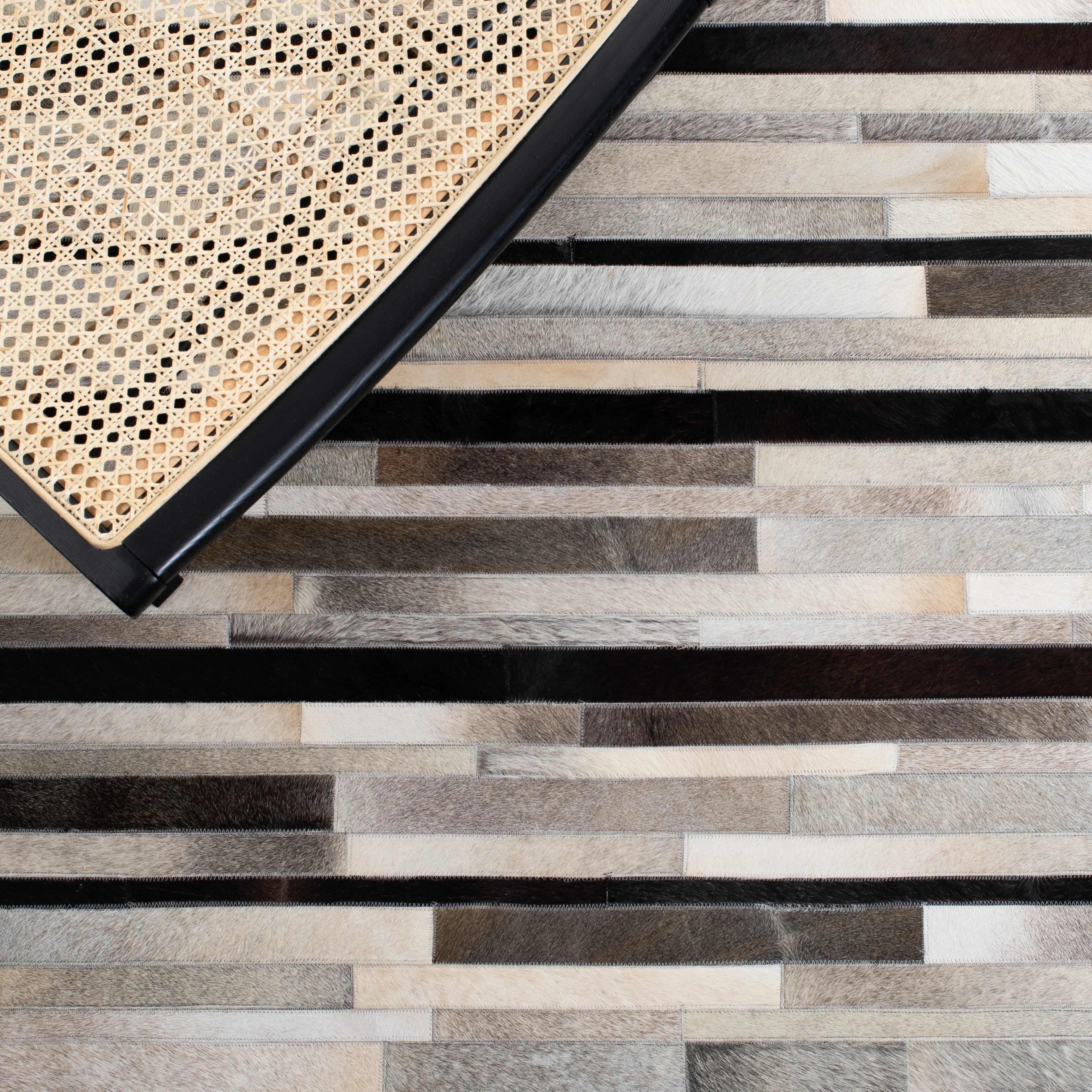 SAFAVIEH Handmade Studio Leather Syreeta Natural Hide Leather Rug