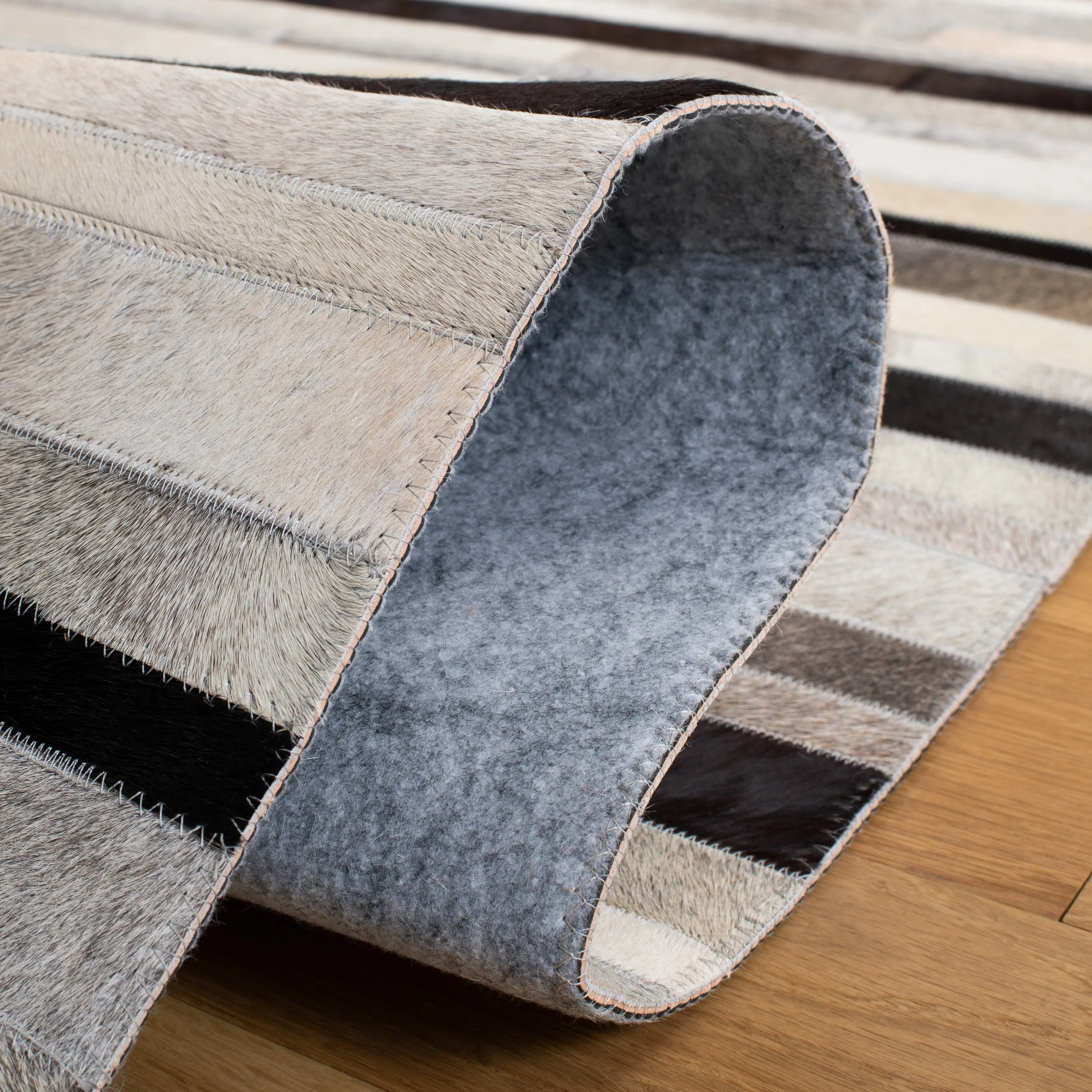 SAFAVIEH Handmade Studio Leather Syreeta Natural Hide Leather Rug