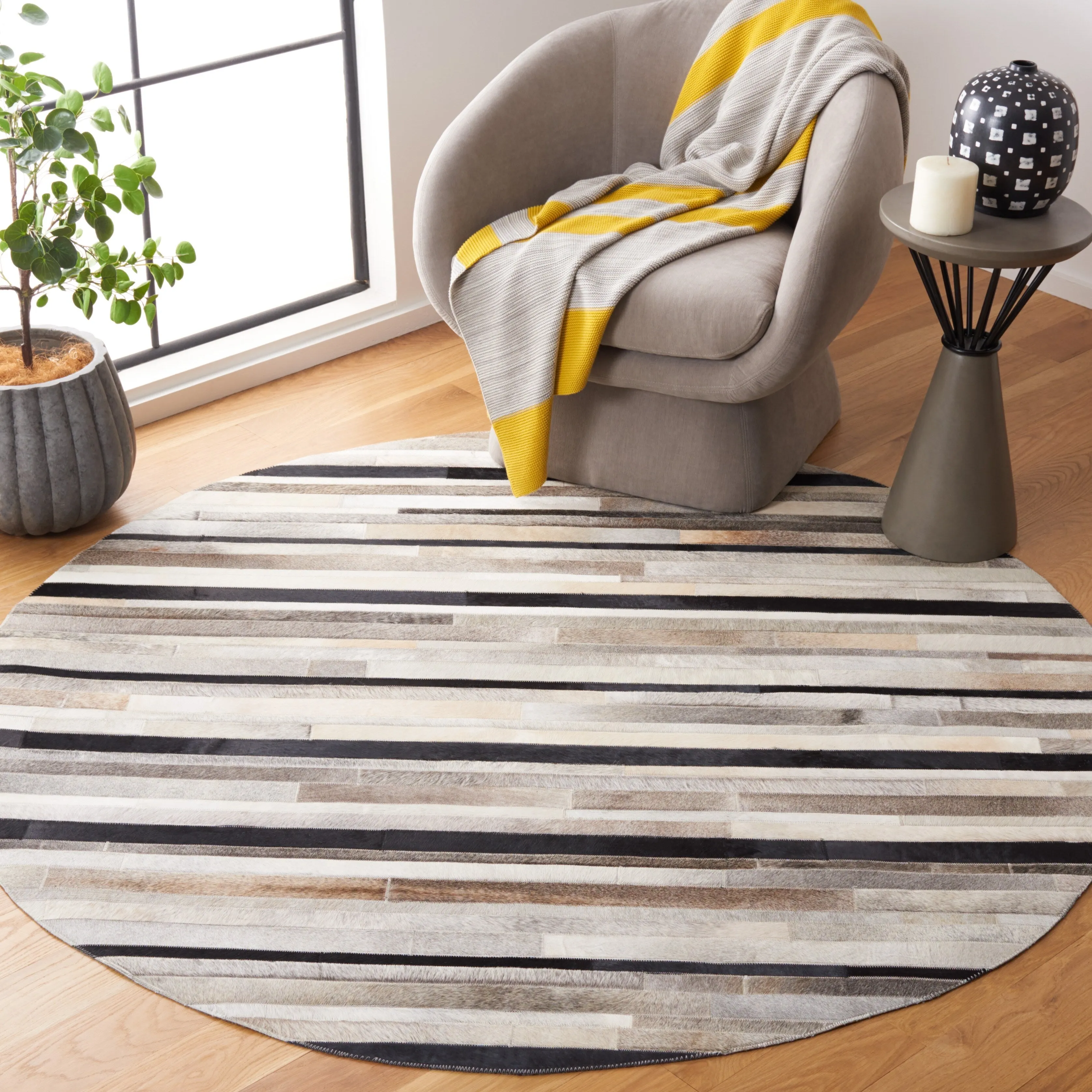 SAFAVIEH Handmade Studio Leather Syreeta Natural Hide Leather Rug