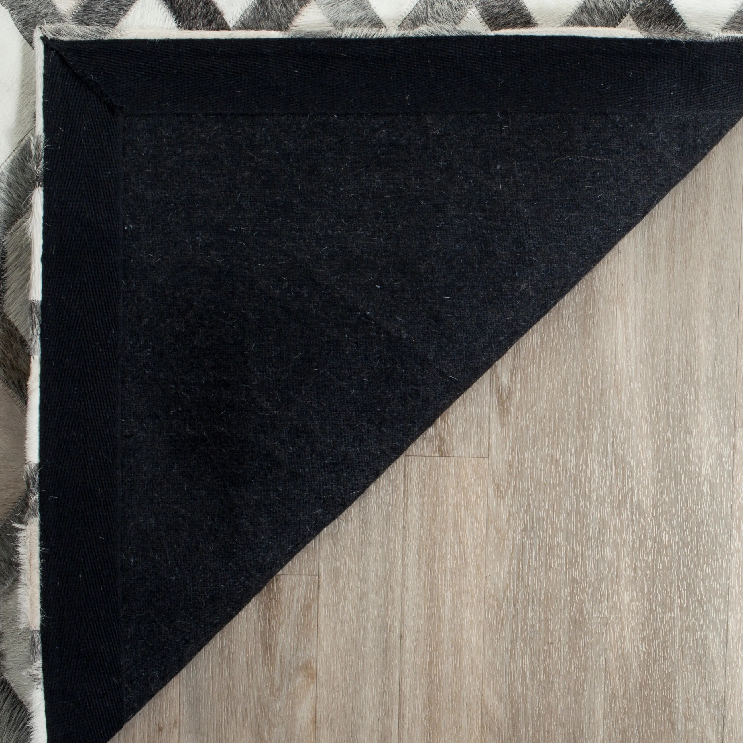 SAFAVIEH Handmade Studio Leather Tiana Modern Leather Rug