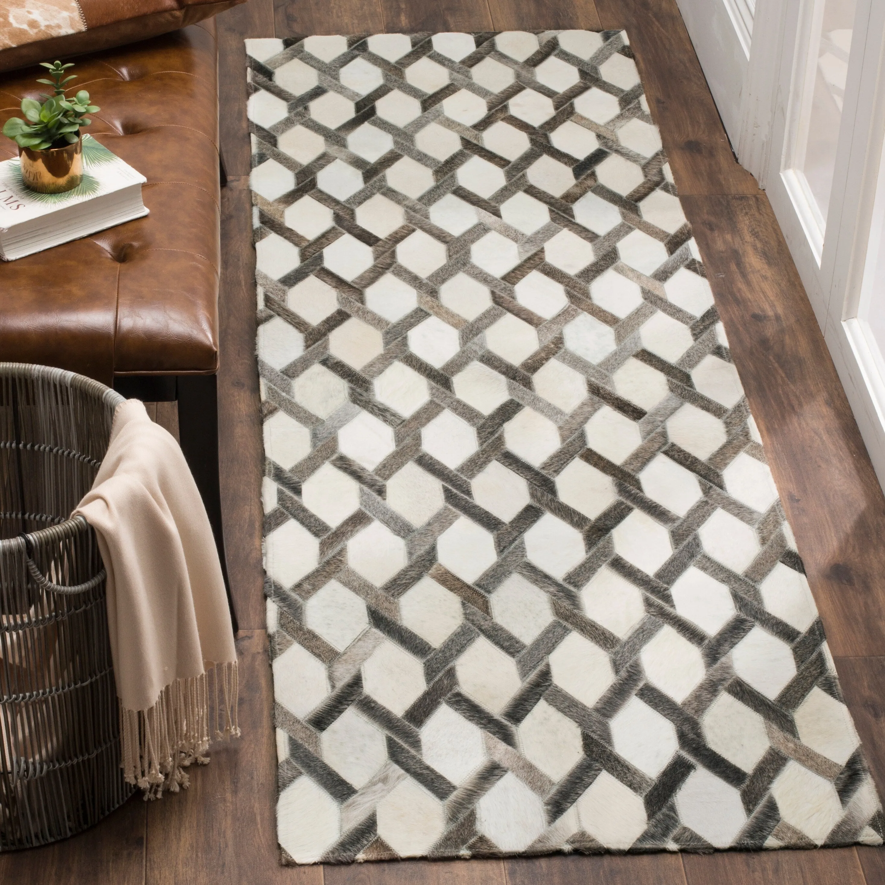 SAFAVIEH Handmade Studio Leather Tiana Modern Leather Rug