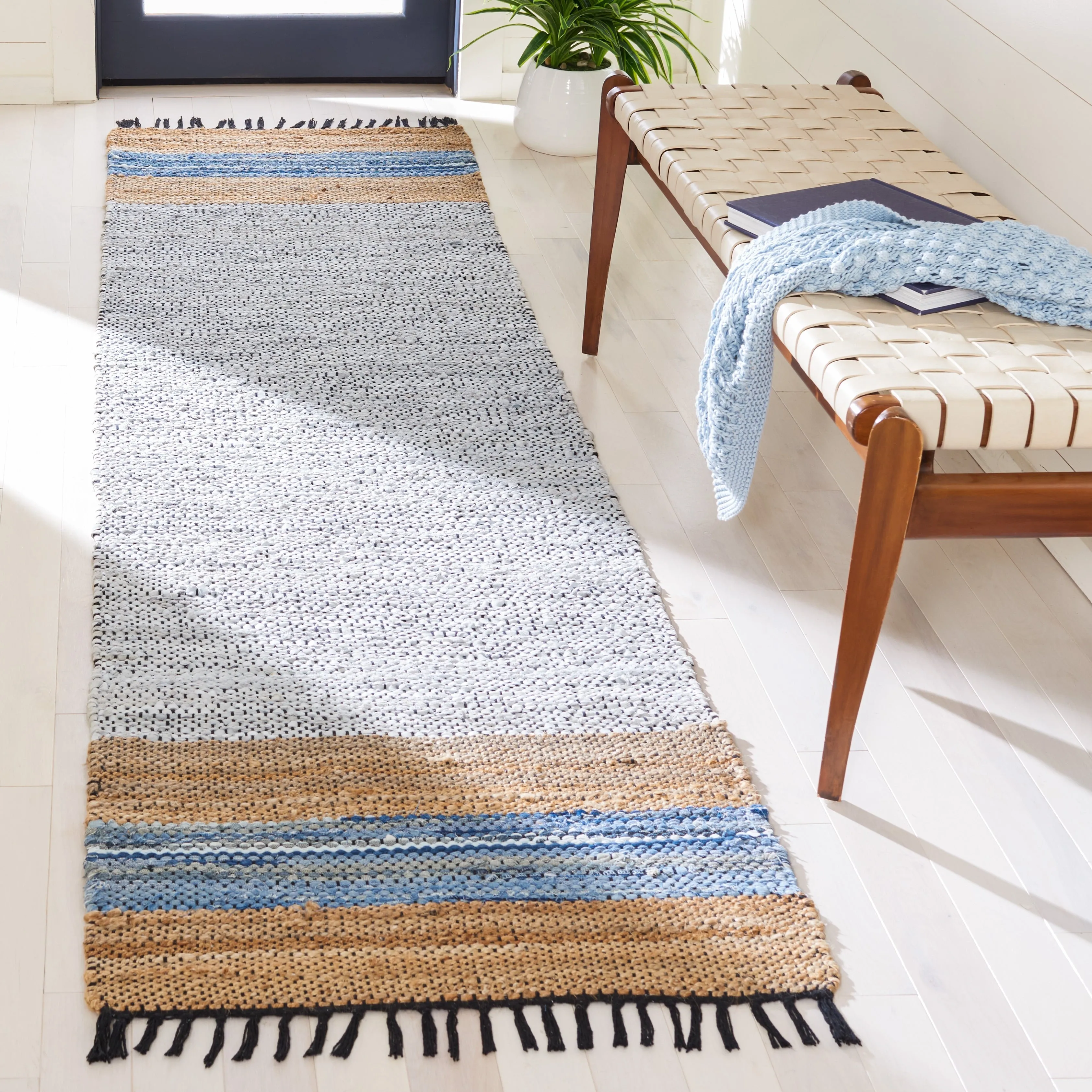 SAFAVIEH Handmade Vintage Leather Alissa Modern Fringe Rug