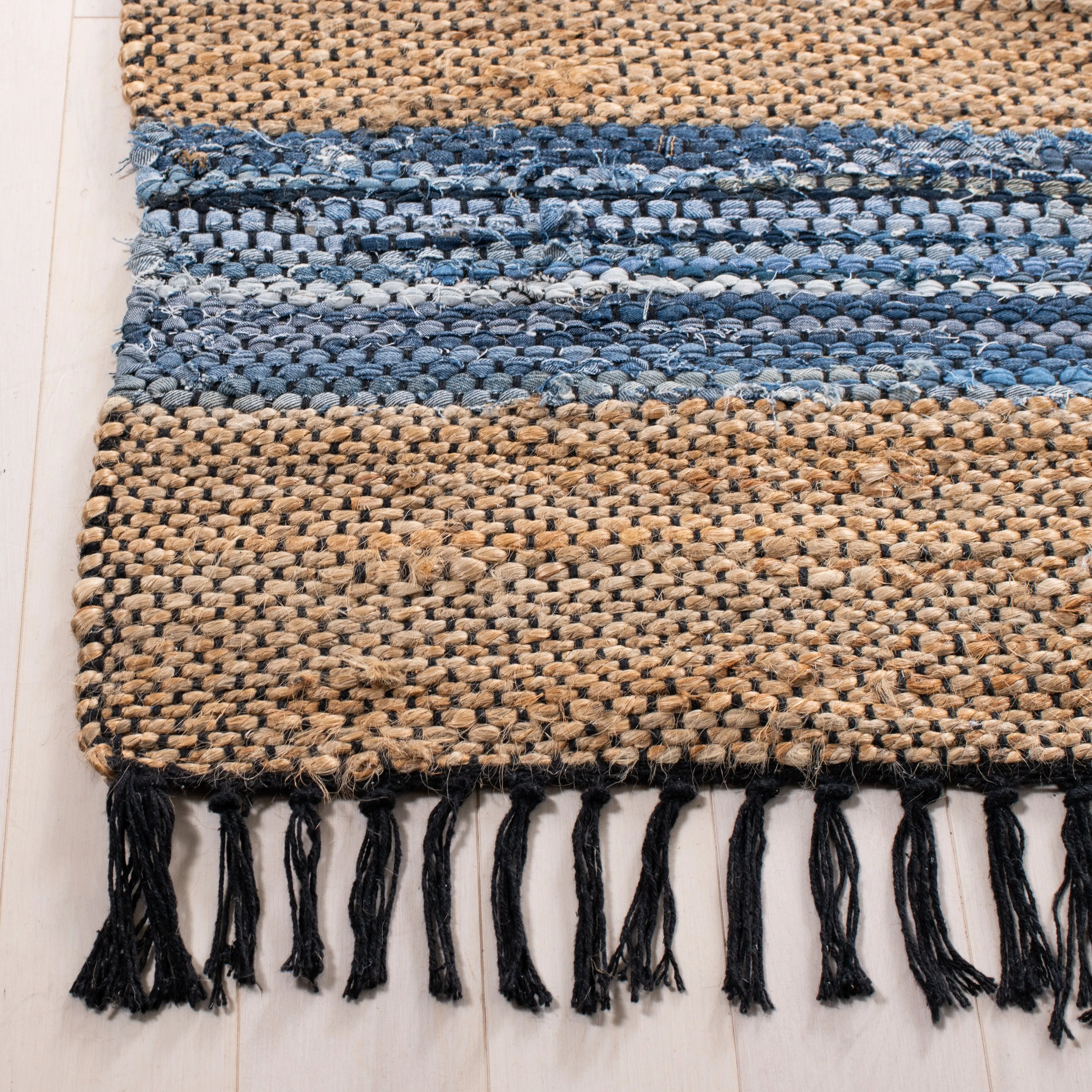 SAFAVIEH Handmade Vintage Leather Alissa Modern Fringe Rug