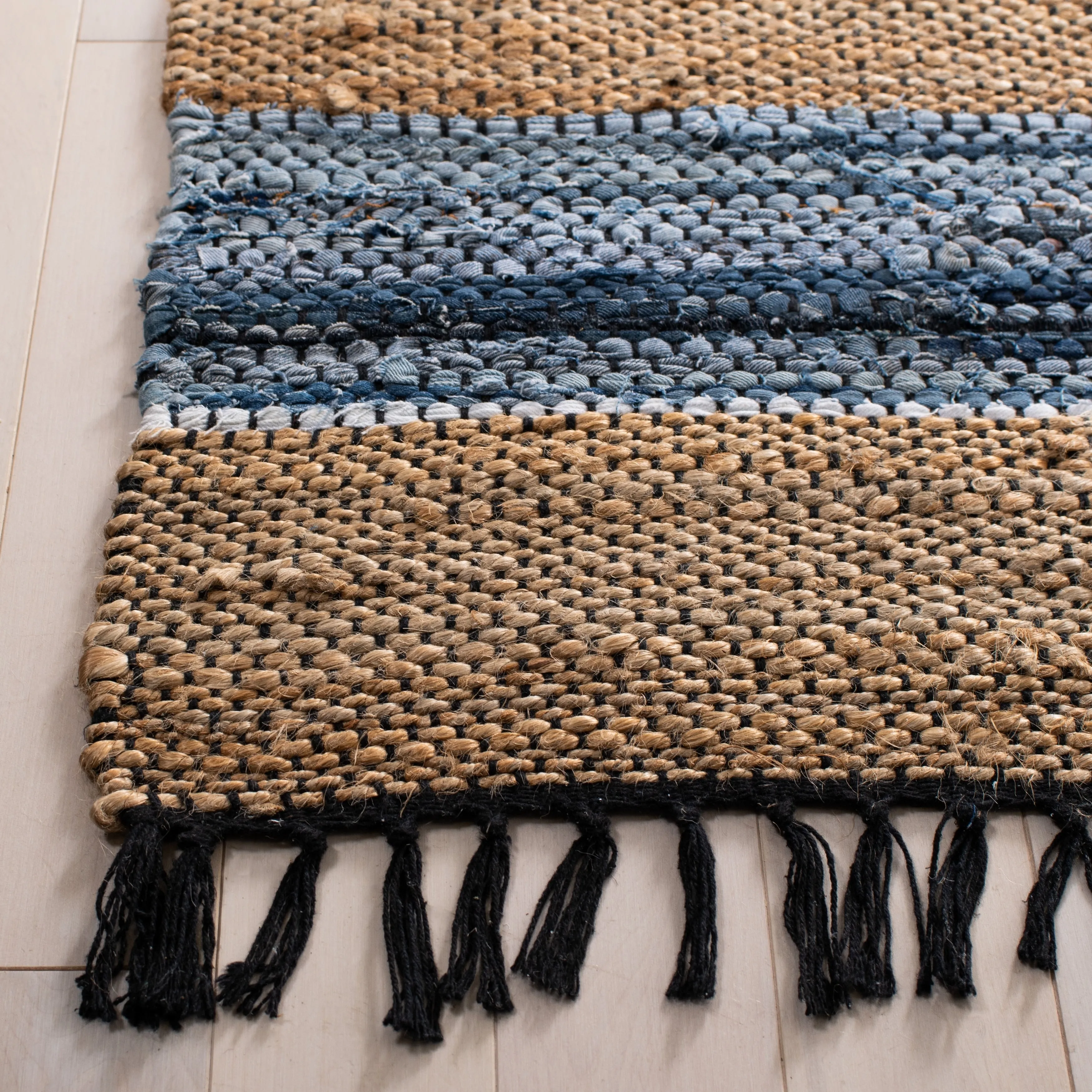 SAFAVIEH Handmade Vintage Leather Alissa Modern Fringe Rug