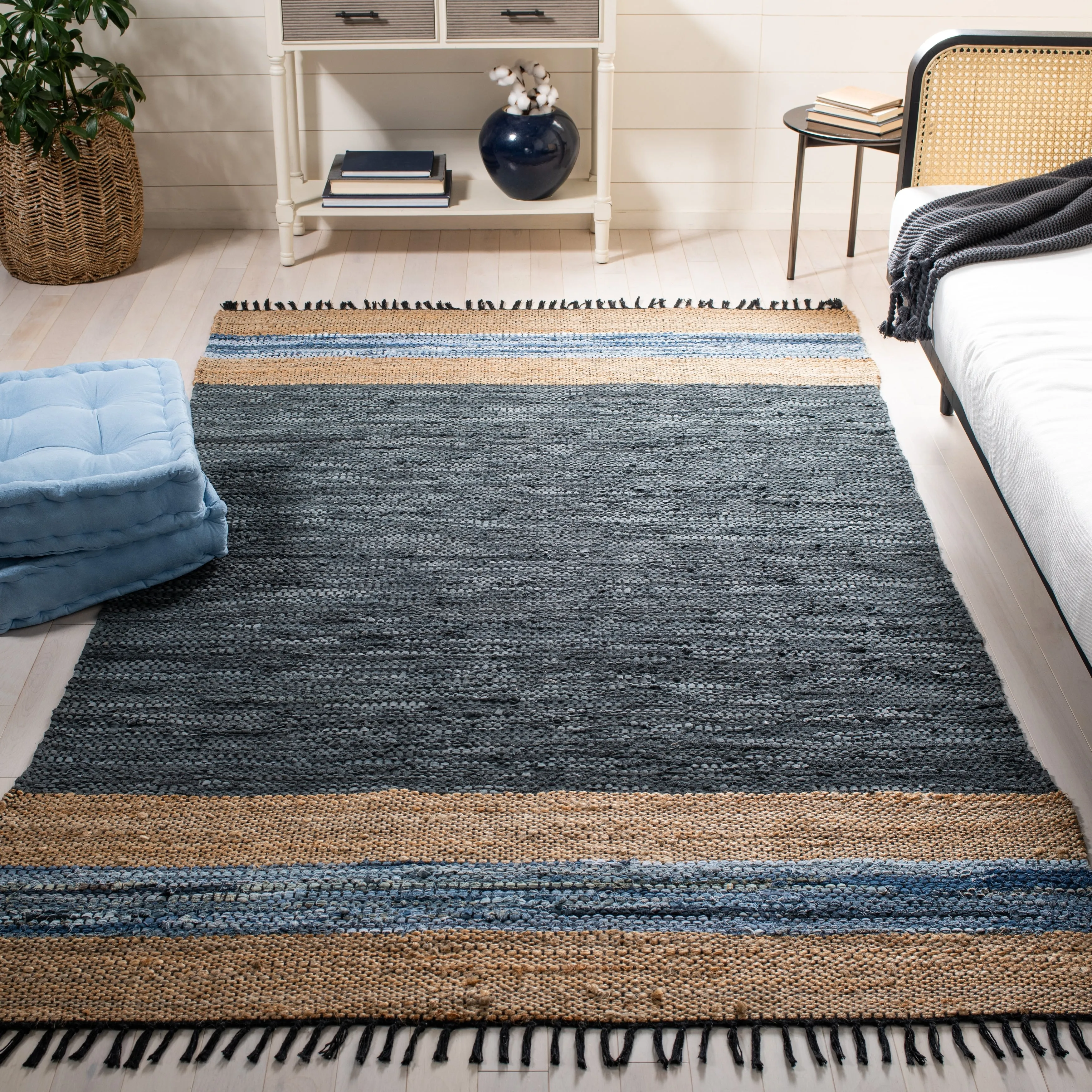 SAFAVIEH Handmade Vintage Leather Alissa Modern Fringe Rug