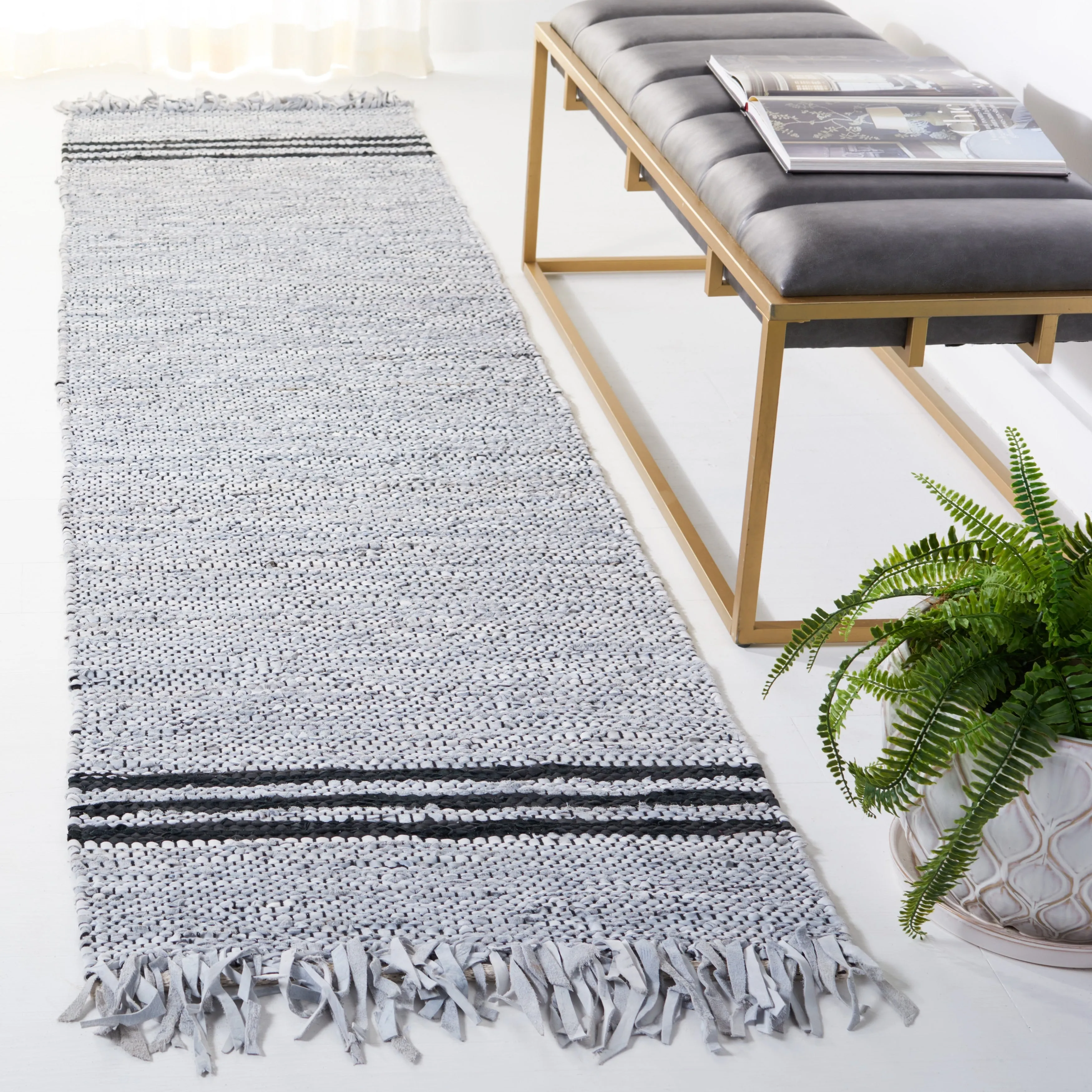SAFAVIEH Handmade Vintage Leather Brandi Modern Rug