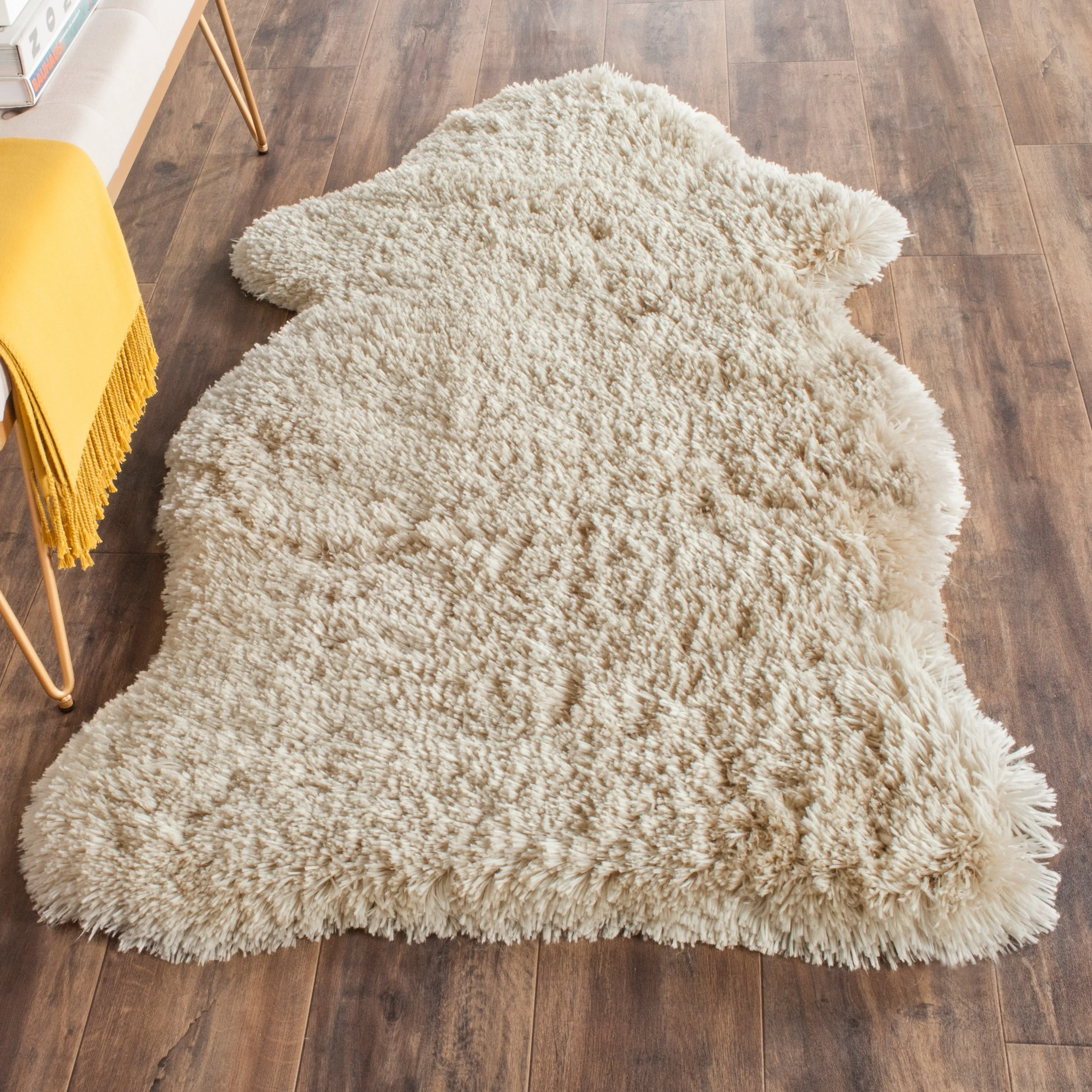 SAFAVIEH Handmade Vukosava Shag Guenevere 3-inch Extra Thick Rug