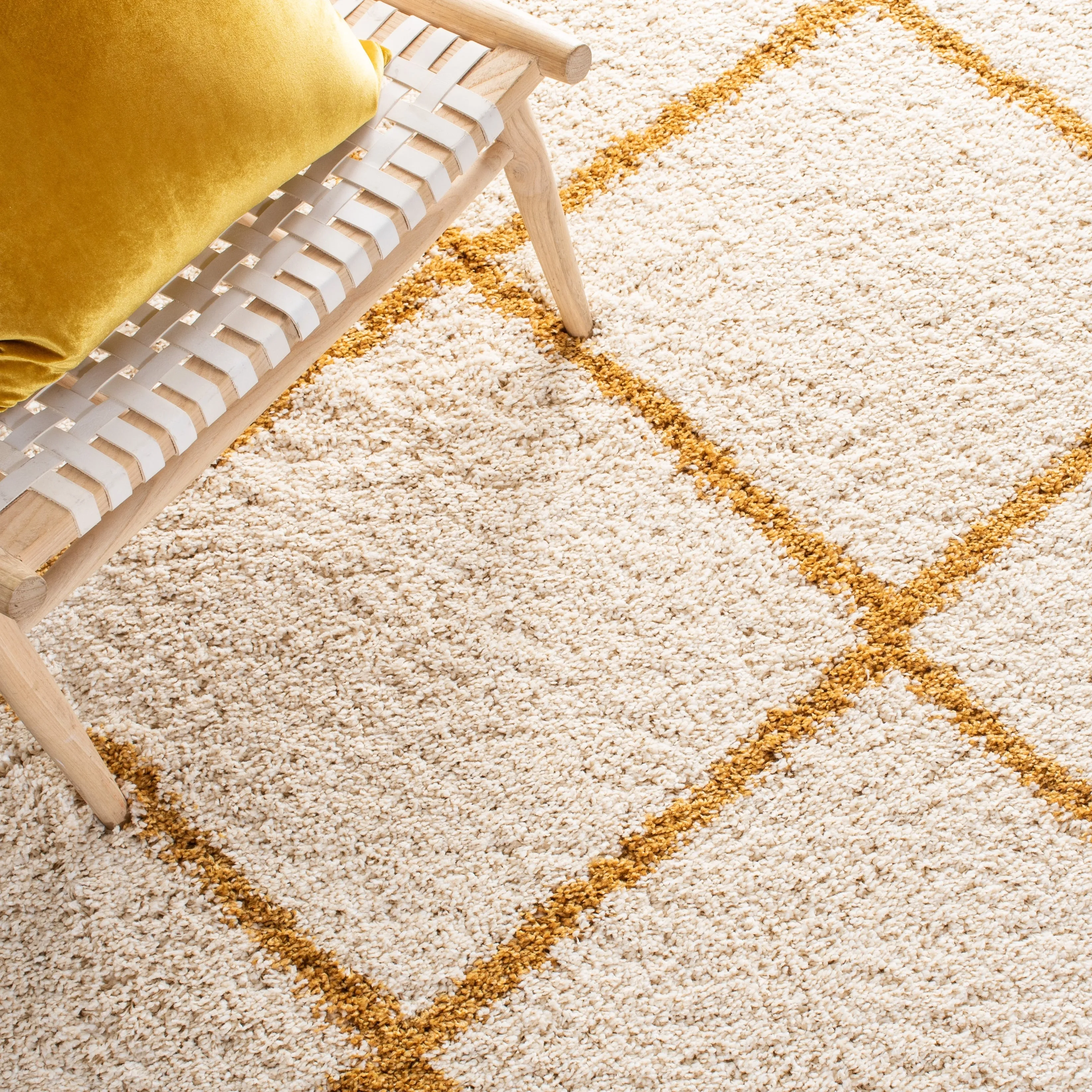 SAFAVIEH Hudson Shag Raili Diamond Trellis 2-inch Thick Rug