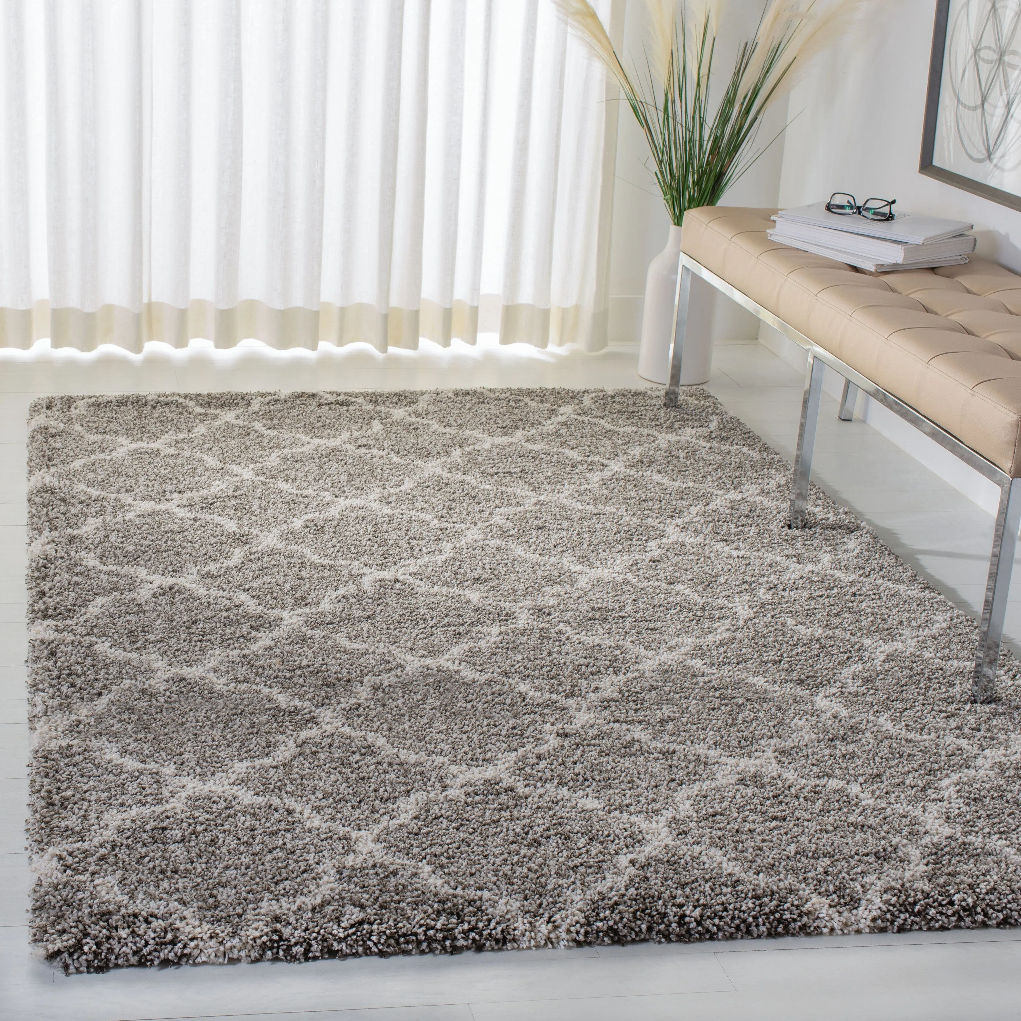 SAFAVIEH Hudson Shag Vitchka Glam Trellis 2-inch Area Rug - Grey/Ivory - 4' x 6'