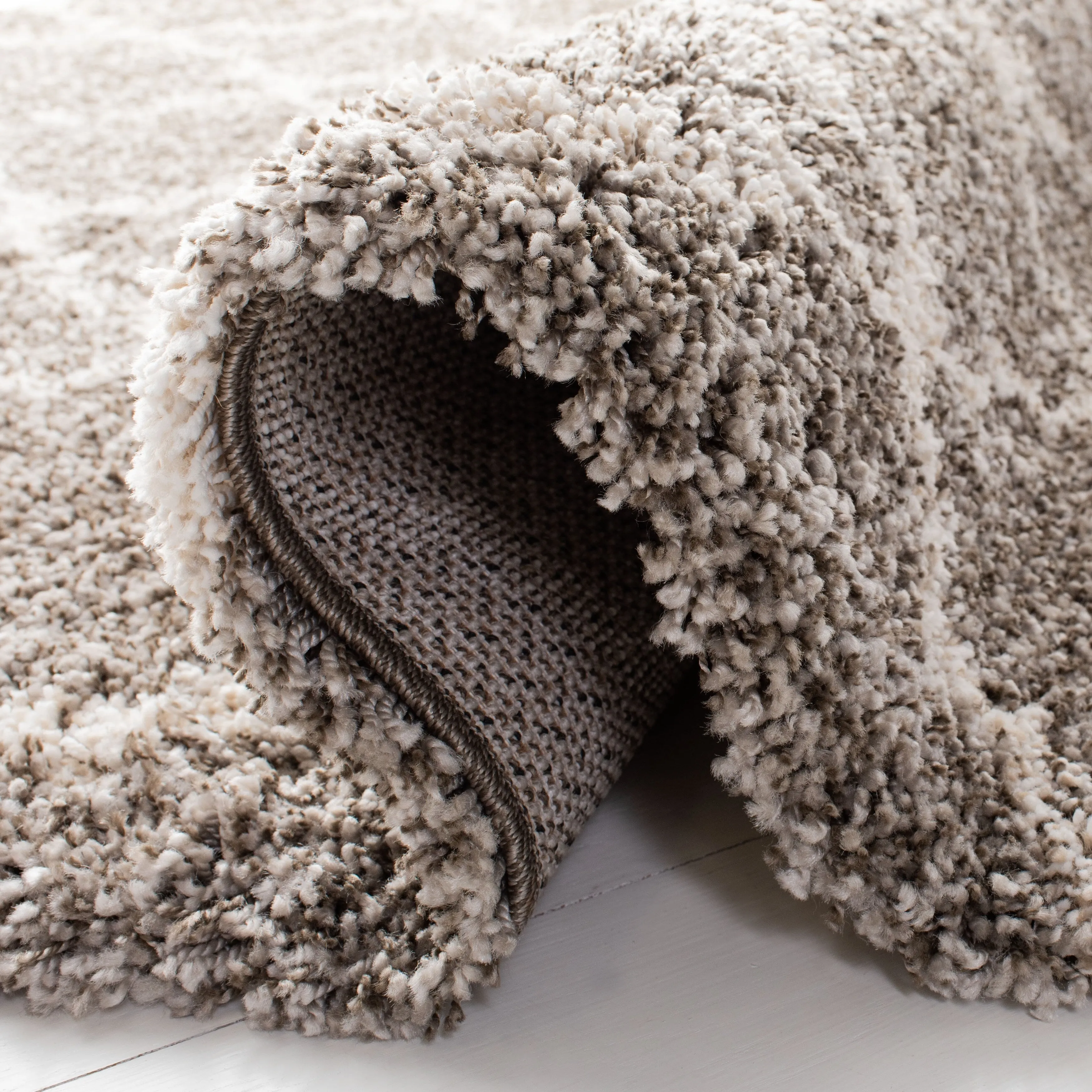 SAFAVIEH Hudson Shag Vitchka Glam Trellis 2-inch Area Rug - Grey/Ivory - 4' x 6'