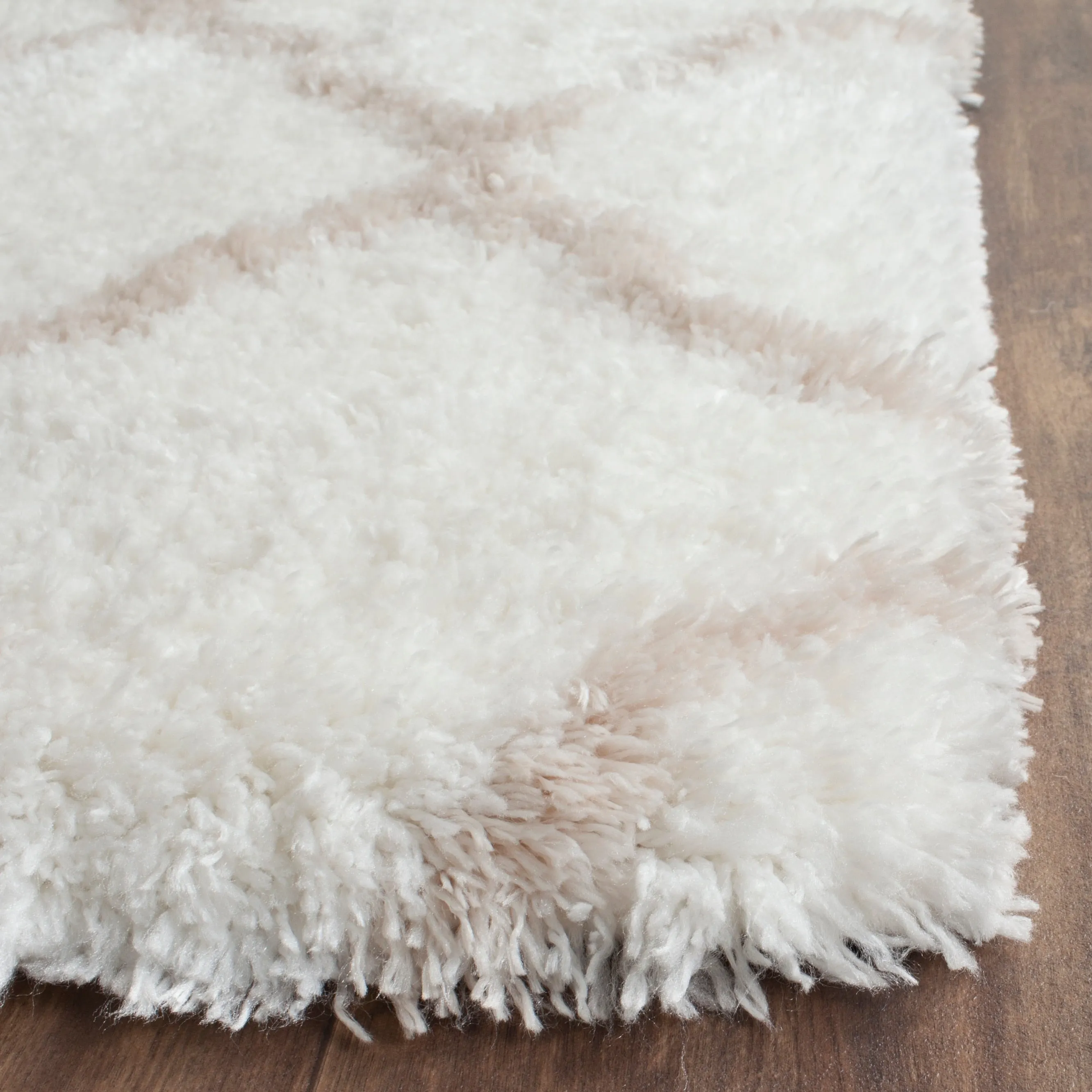 SAFAVIEH Indie Shag Milagros 2-inch Thick Rug