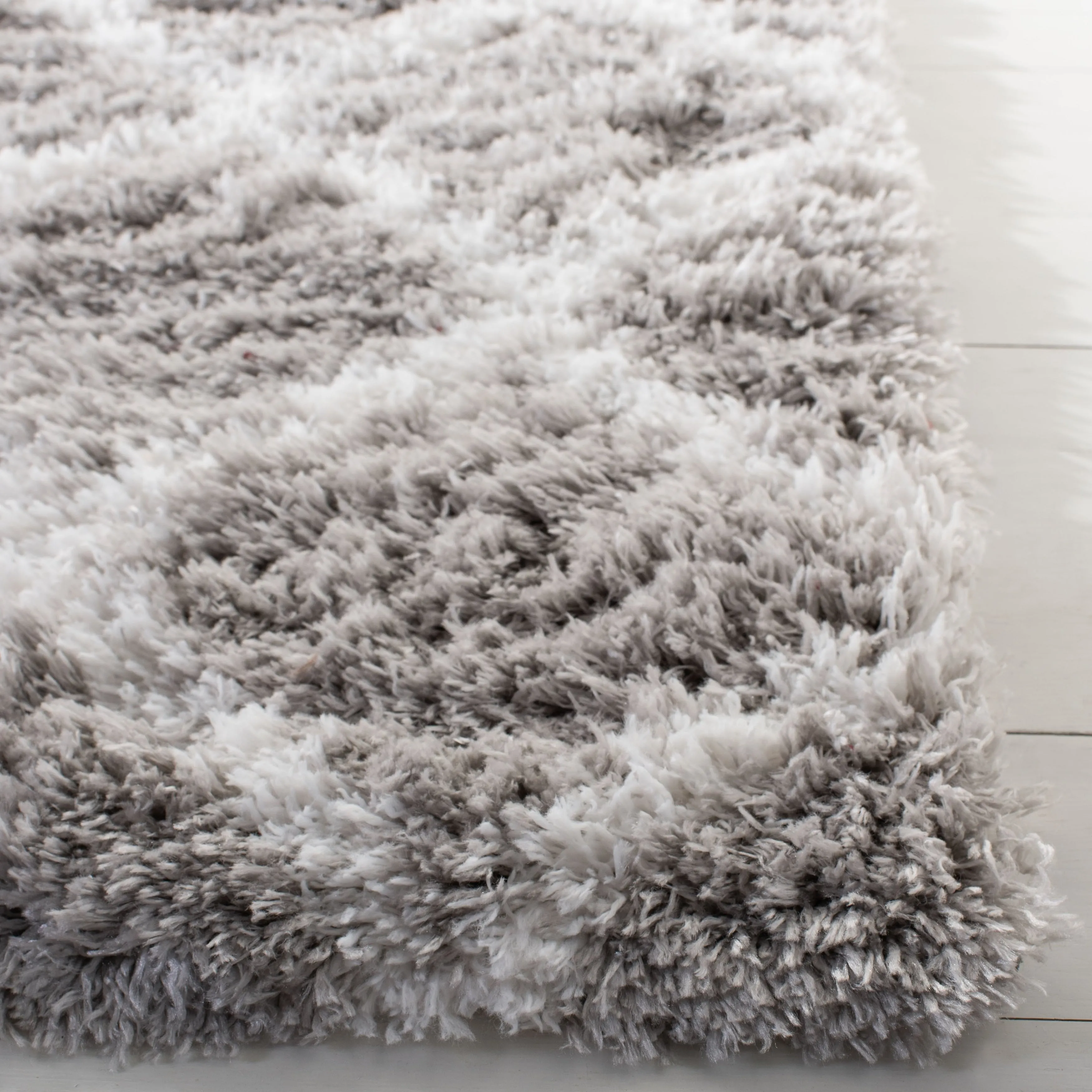 SAFAVIEH Indie Shag Milagros 2-inch Thick Rug