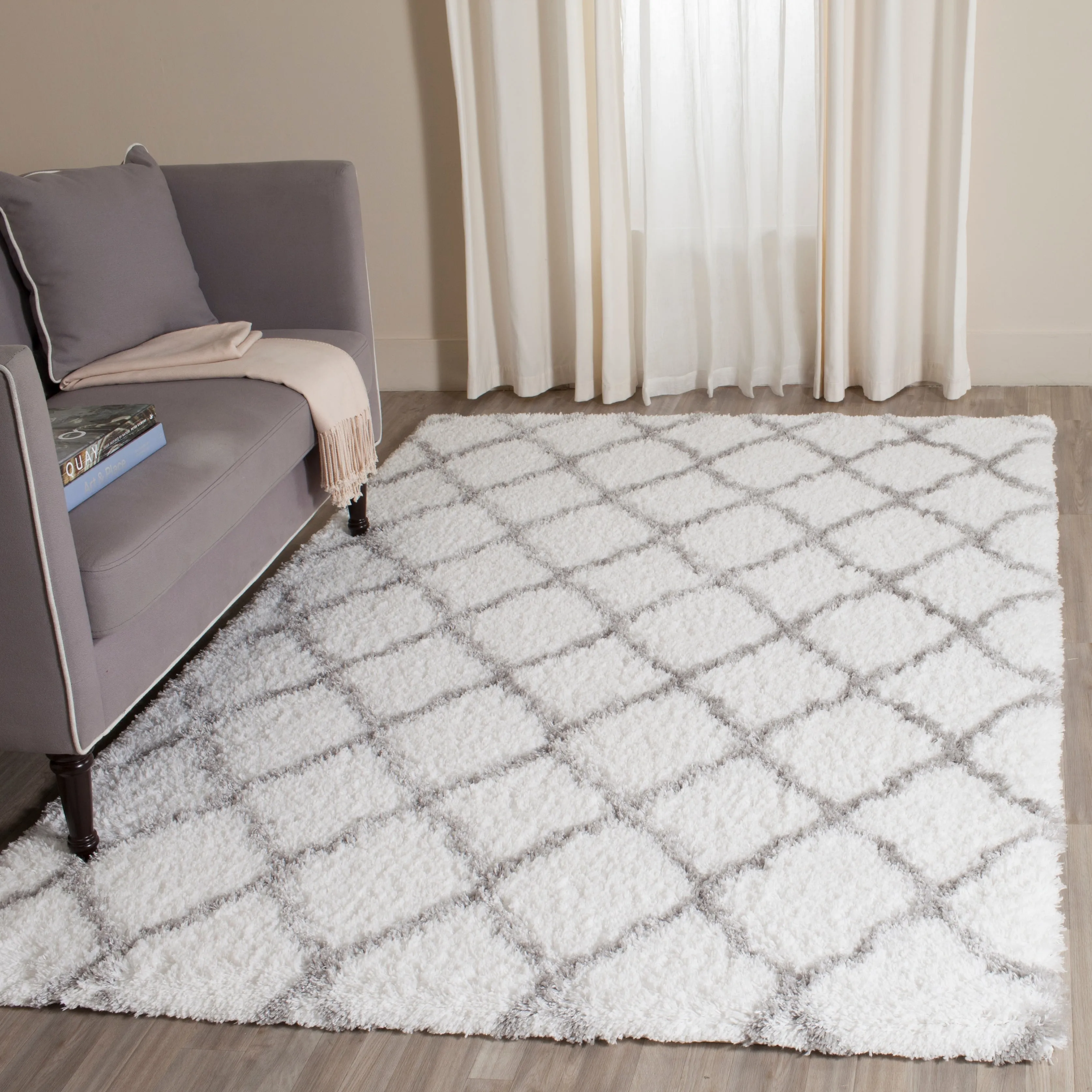 SAFAVIEH Indie Shag Milagros 2-inch Thick Rug