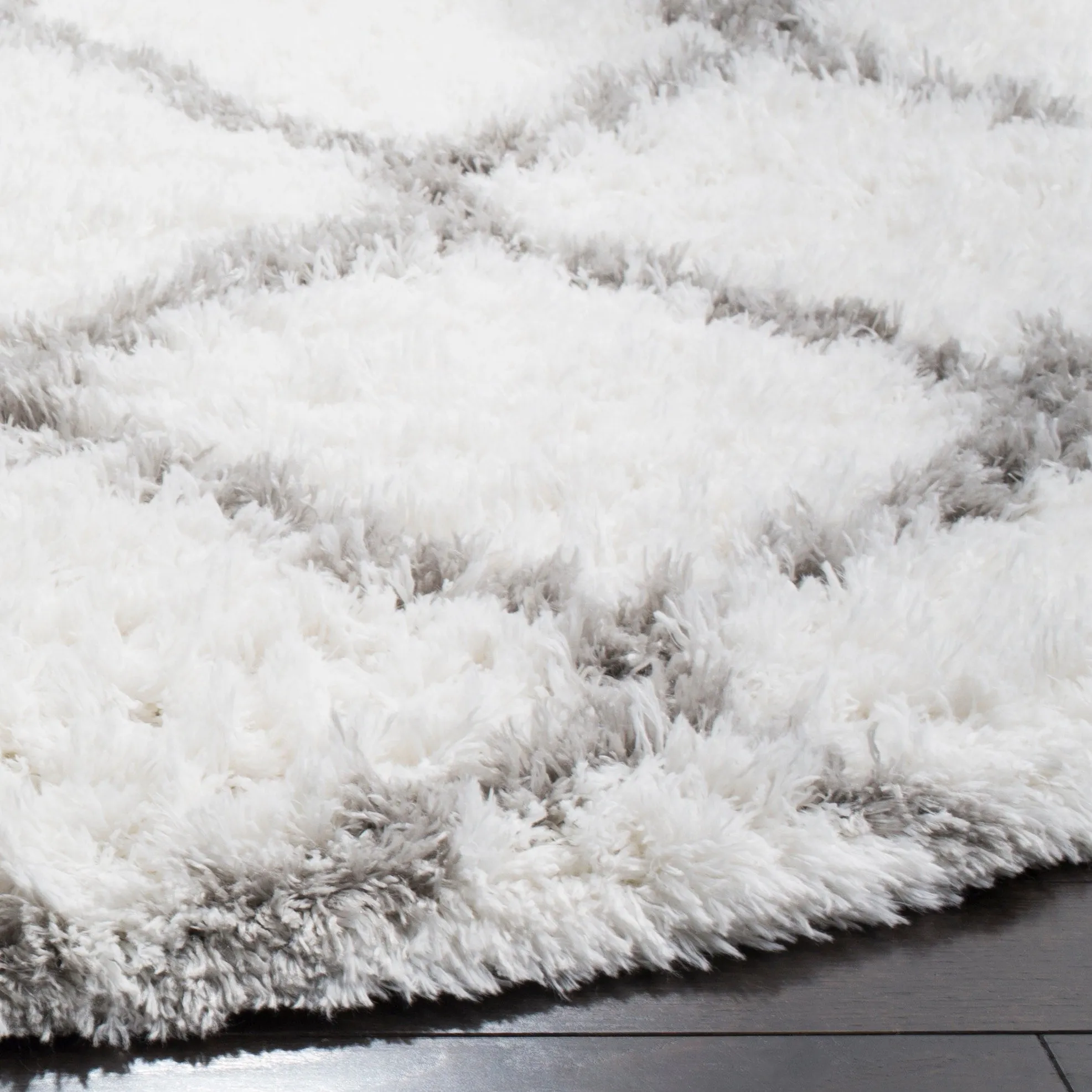 SAFAVIEH Indie Shag Milagros 2-inch Thick Rug