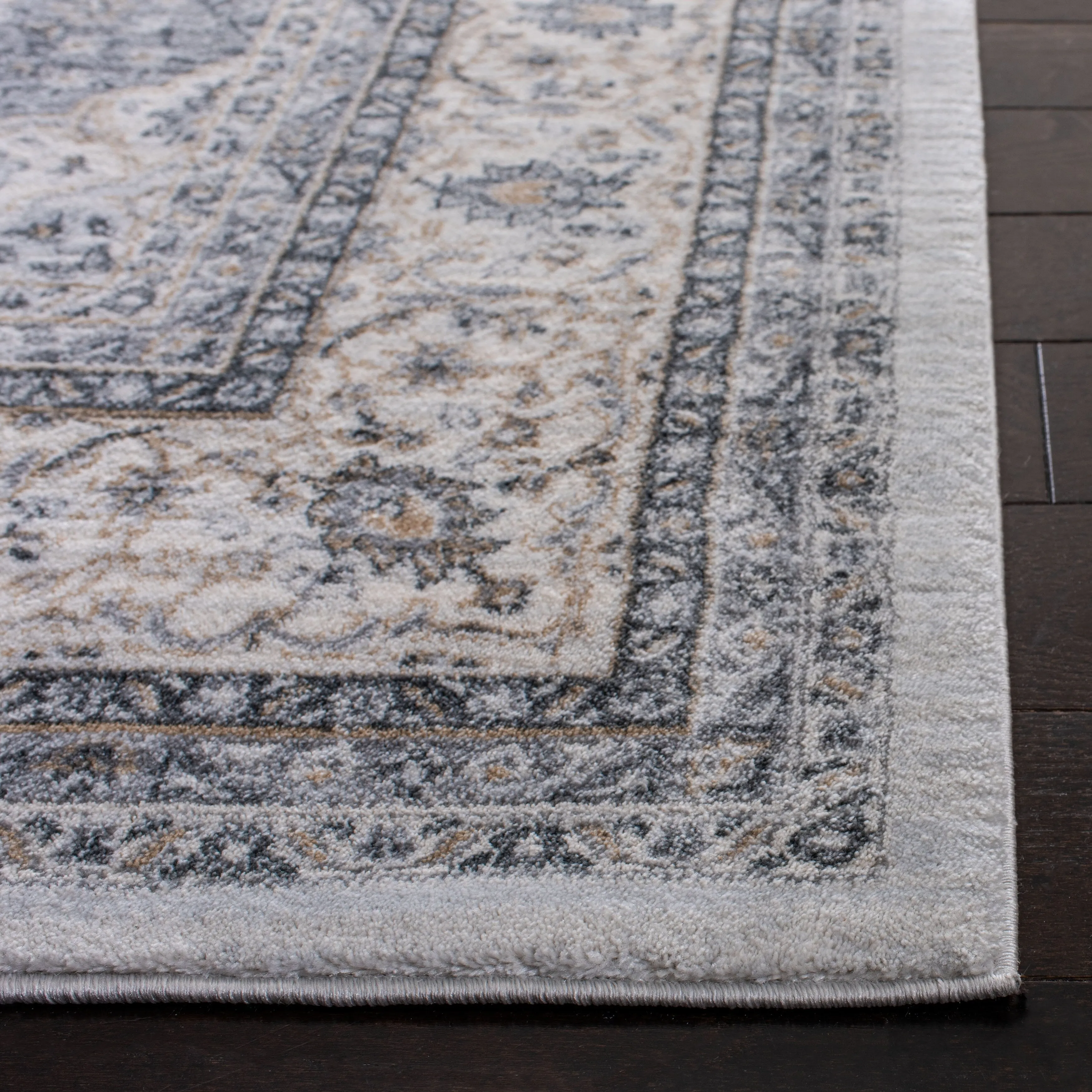 SAFAVIEH Isabella Anastasiia Traditional Oriental Rug - Light Grey/Cream - 5' 3 x 7' 6