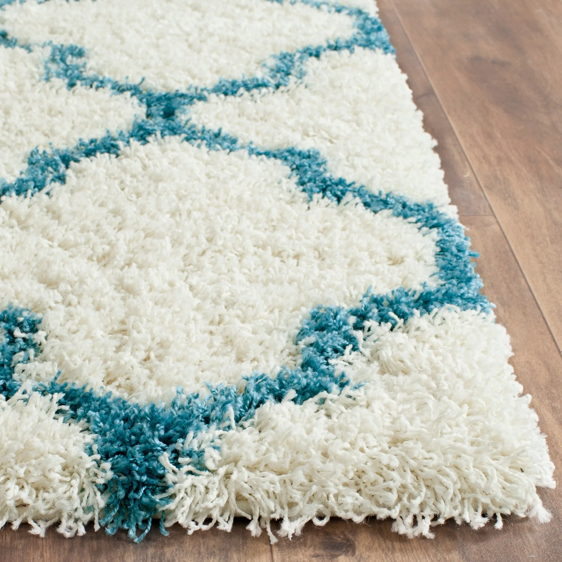 SAFAVIEH Kids Shag Judyth Nursery Playroom 2-inch Thick Rug