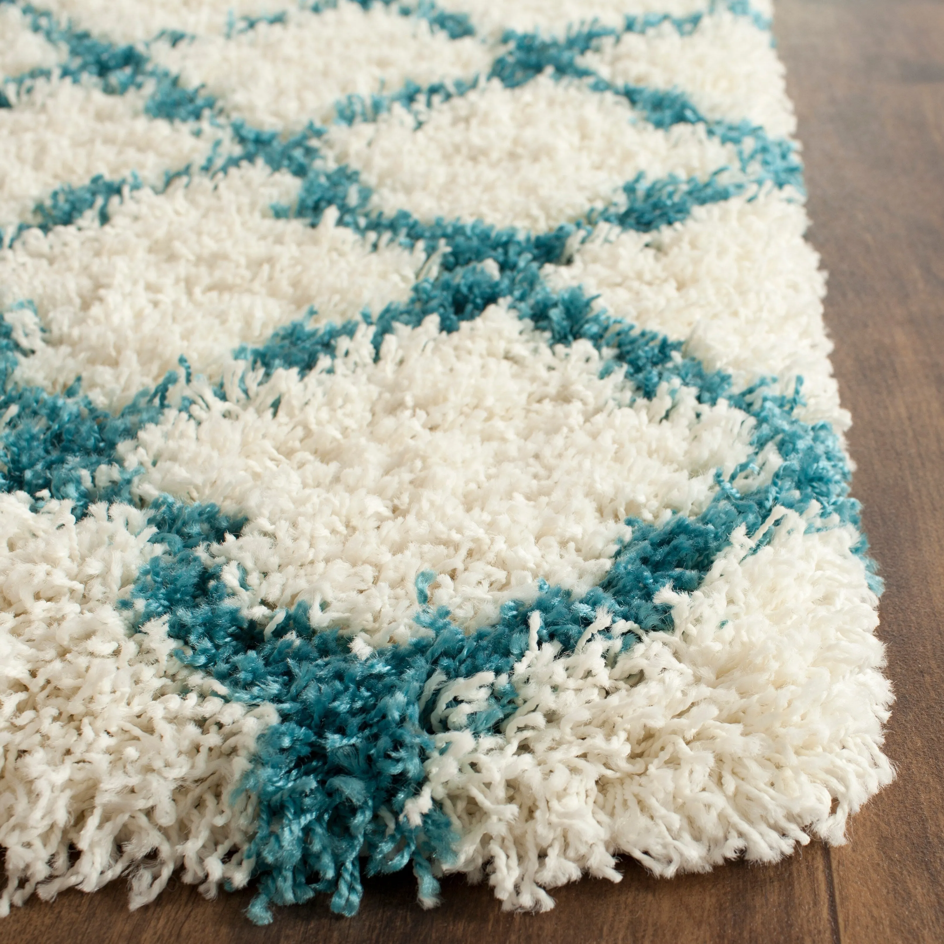SAFAVIEH Kids Shag Judyth Nursery Playroom 2-inch Thick Rug