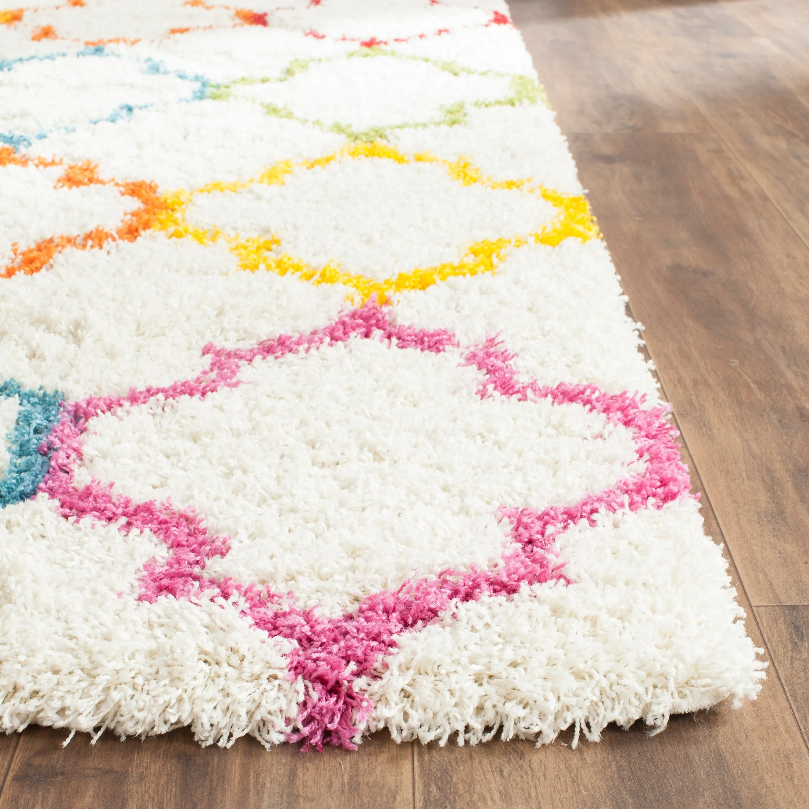 SAFAVIEH Kids Shag Judyth Nursery Playroom 2-inch Thick Rug