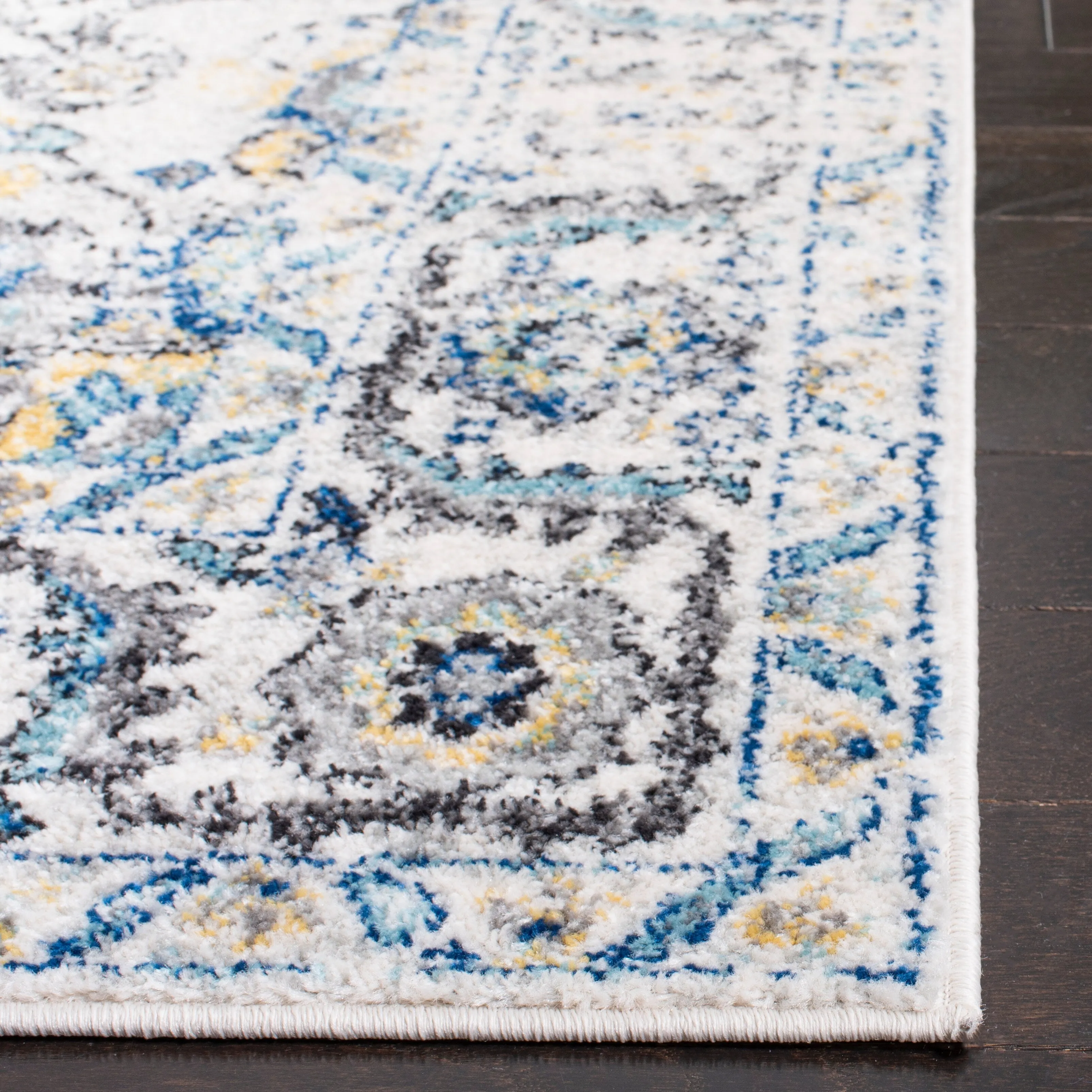 SAFAVIEH Madison Delois Medallion Rustic Farmhouse Distressed Rug