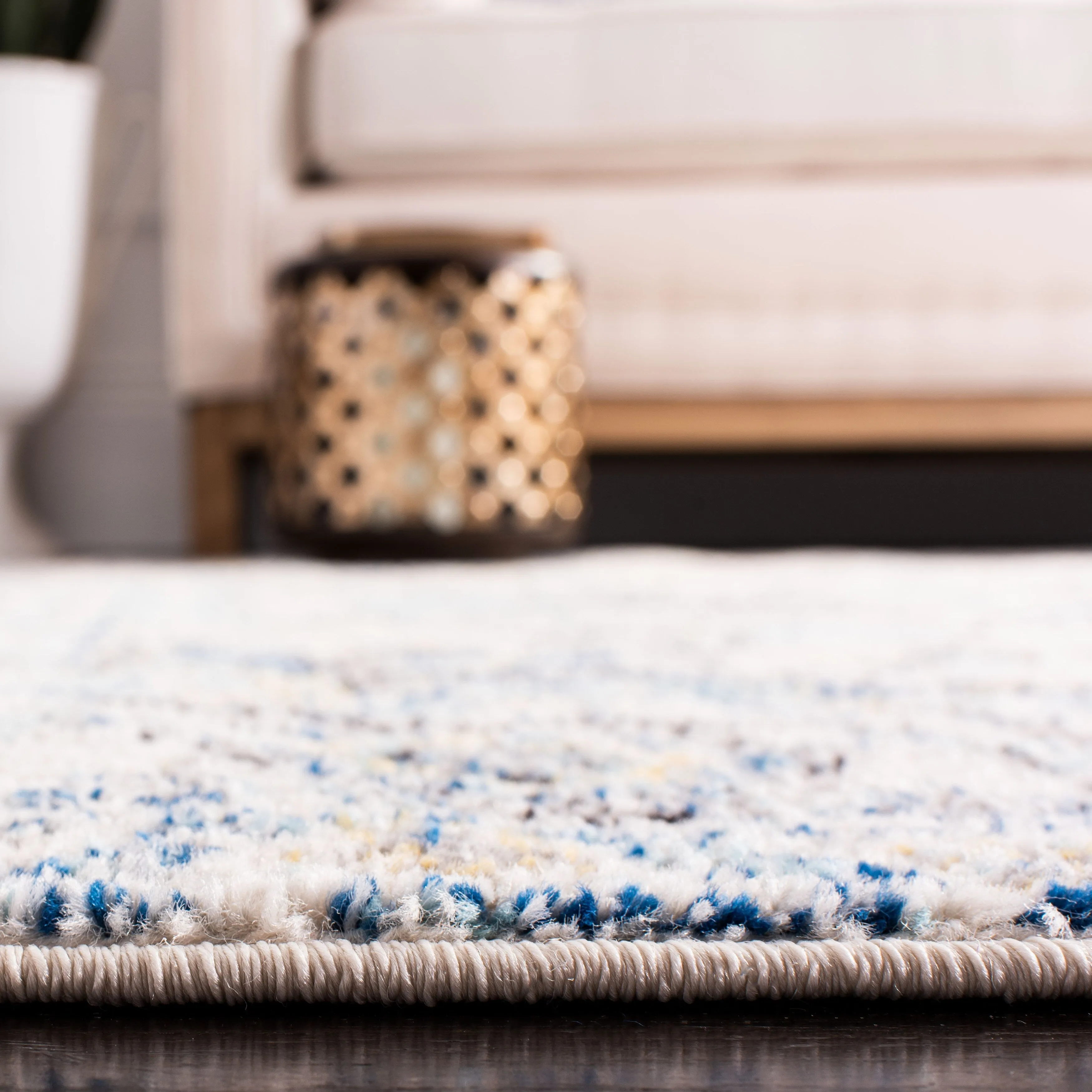 SAFAVIEH Madison Delois Medallion Rustic Farmhouse Distressed Rug
