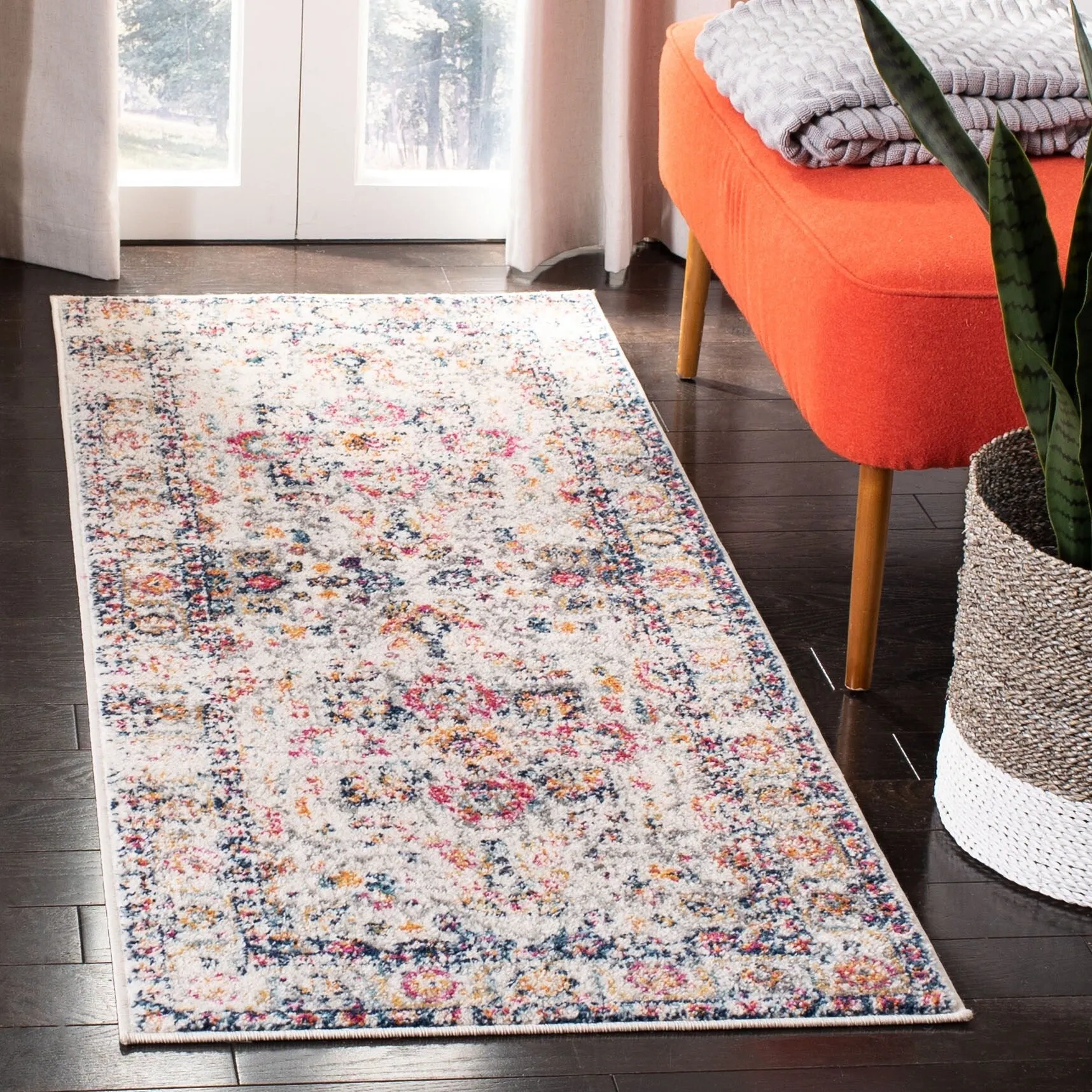 SAFAVIEH Madison Delois Medallion Rustic Farmhouse Distressed Rug