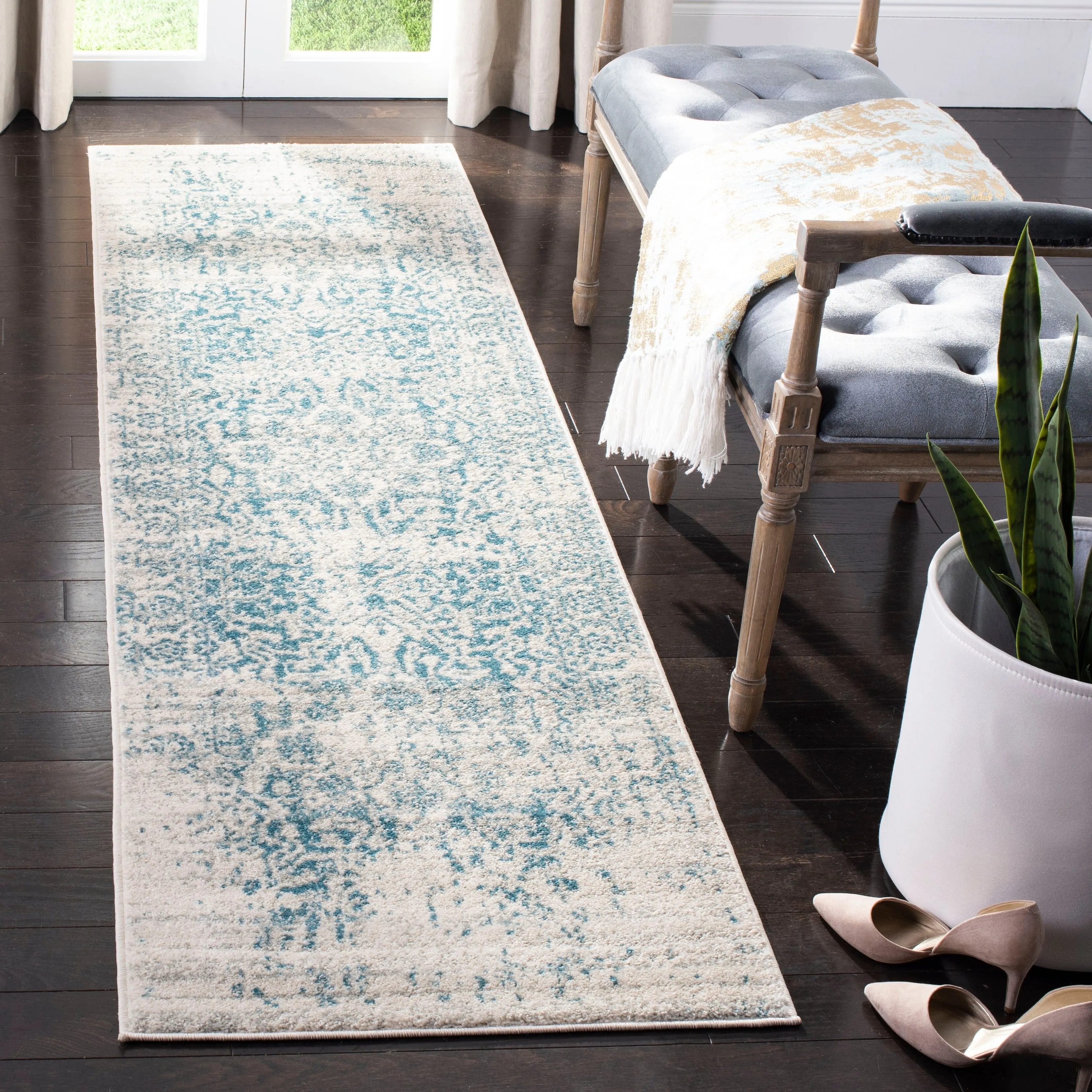 SAFAVIEH Madison Delois Medallion Rustic Farmhouse Distressed Rug