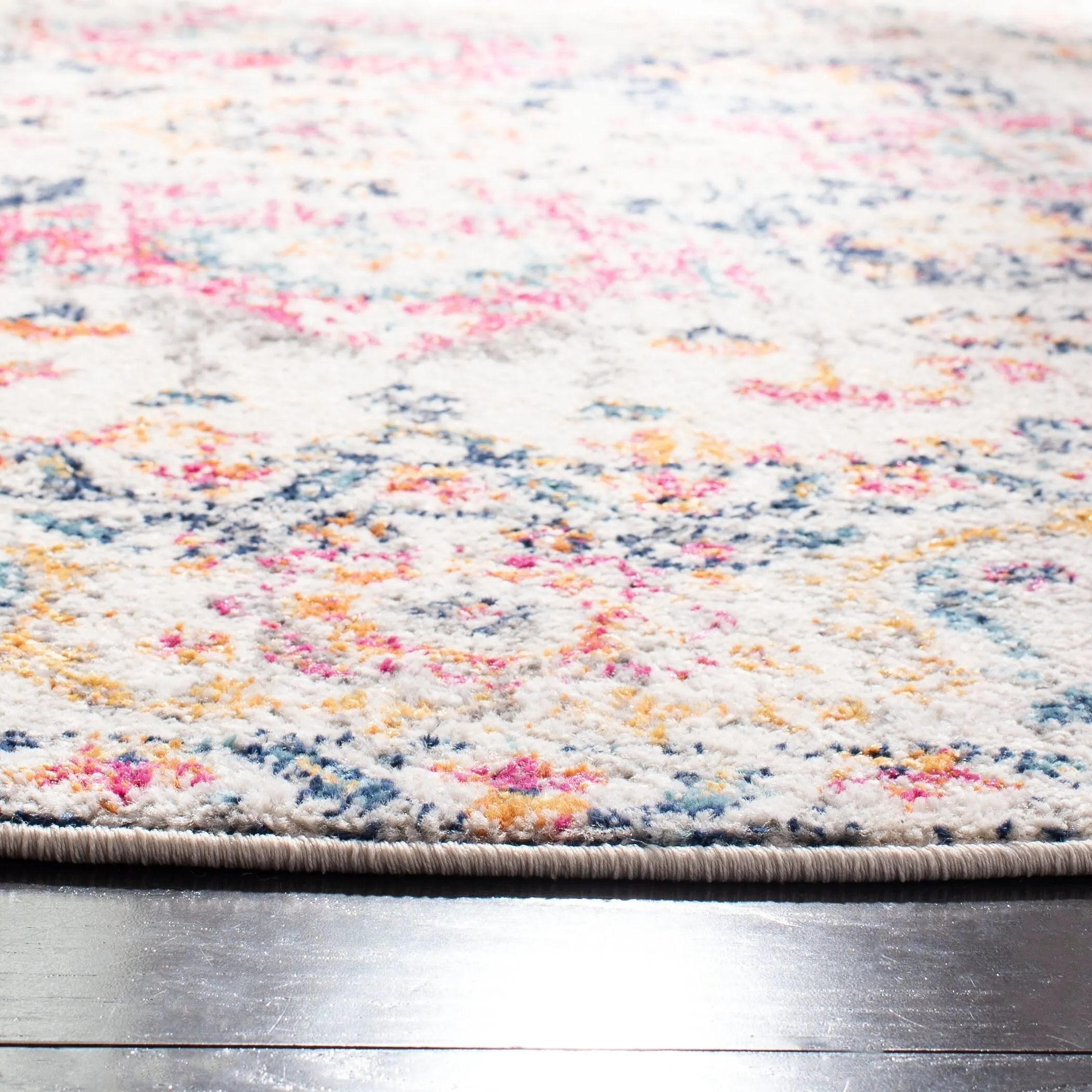 SAFAVIEH Madison Delois Medallion Rustic Farmhouse Distressed Rug