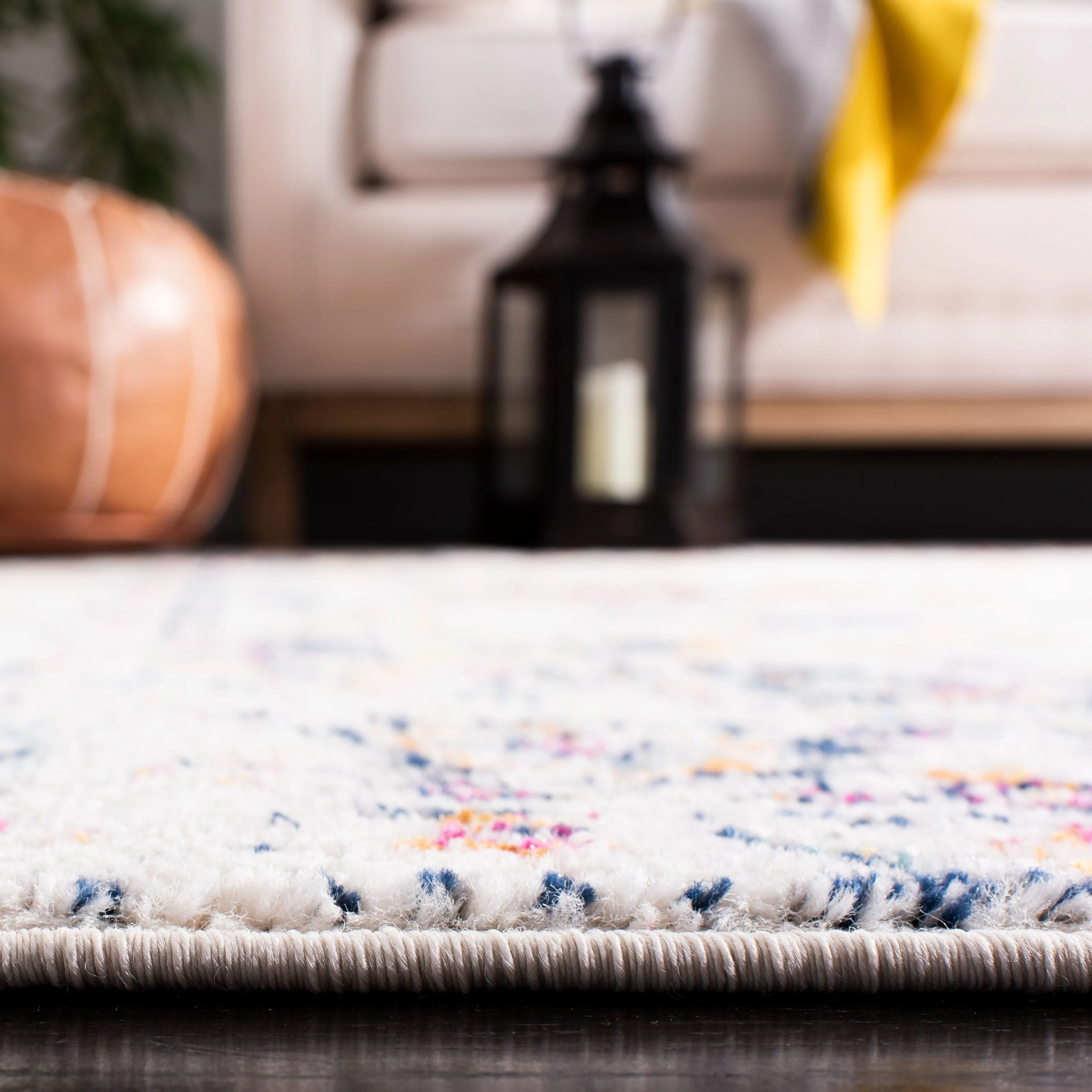 SAFAVIEH Madison Delois Medallion Rustic Farmhouse Distressed Rug