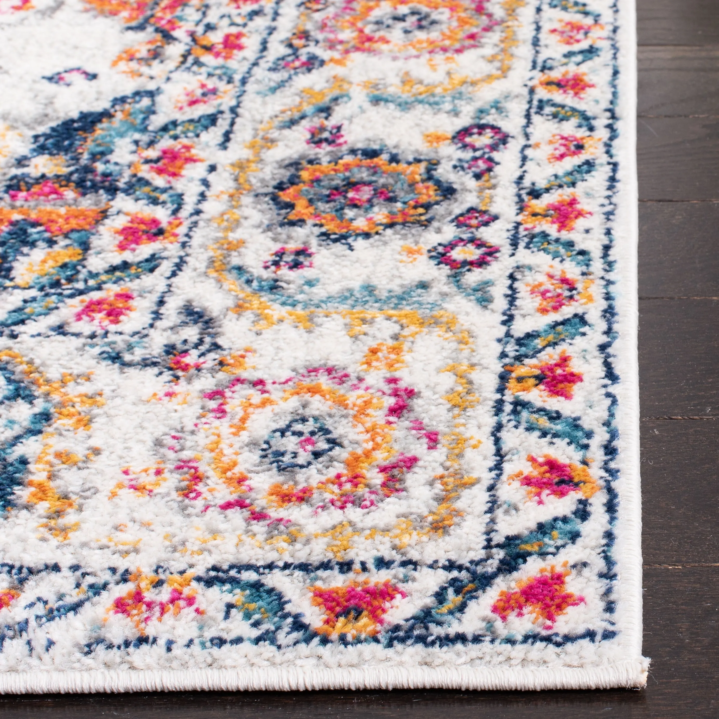 SAFAVIEH Madison Delois Medallion Rustic Farmhouse Distressed Rug