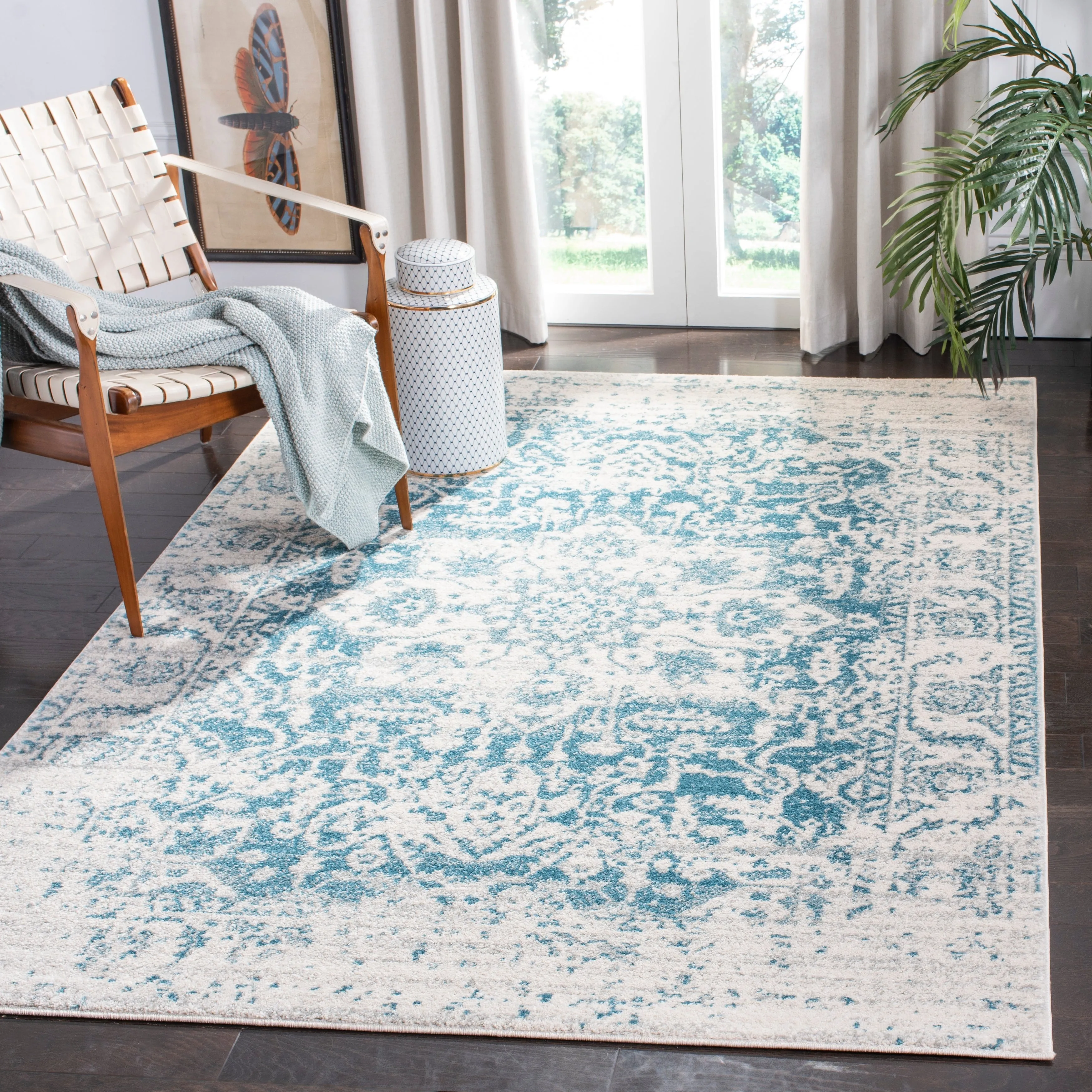 SAFAVIEH Madison Delois Medallion Rustic Farmhouse Distressed Rug