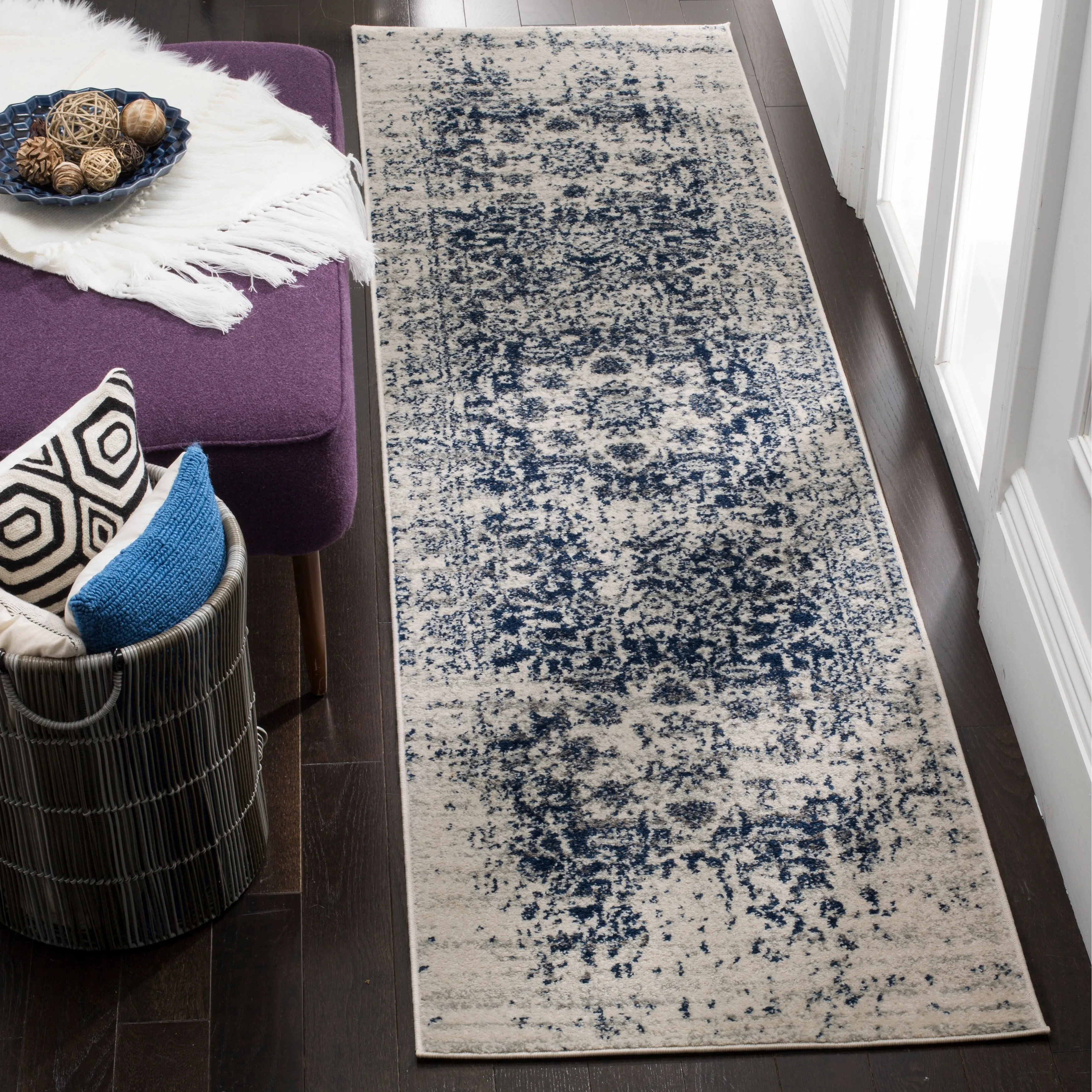 SAFAVIEH Madison Delois Medallion Rustic Farmhouse Distressed Rug