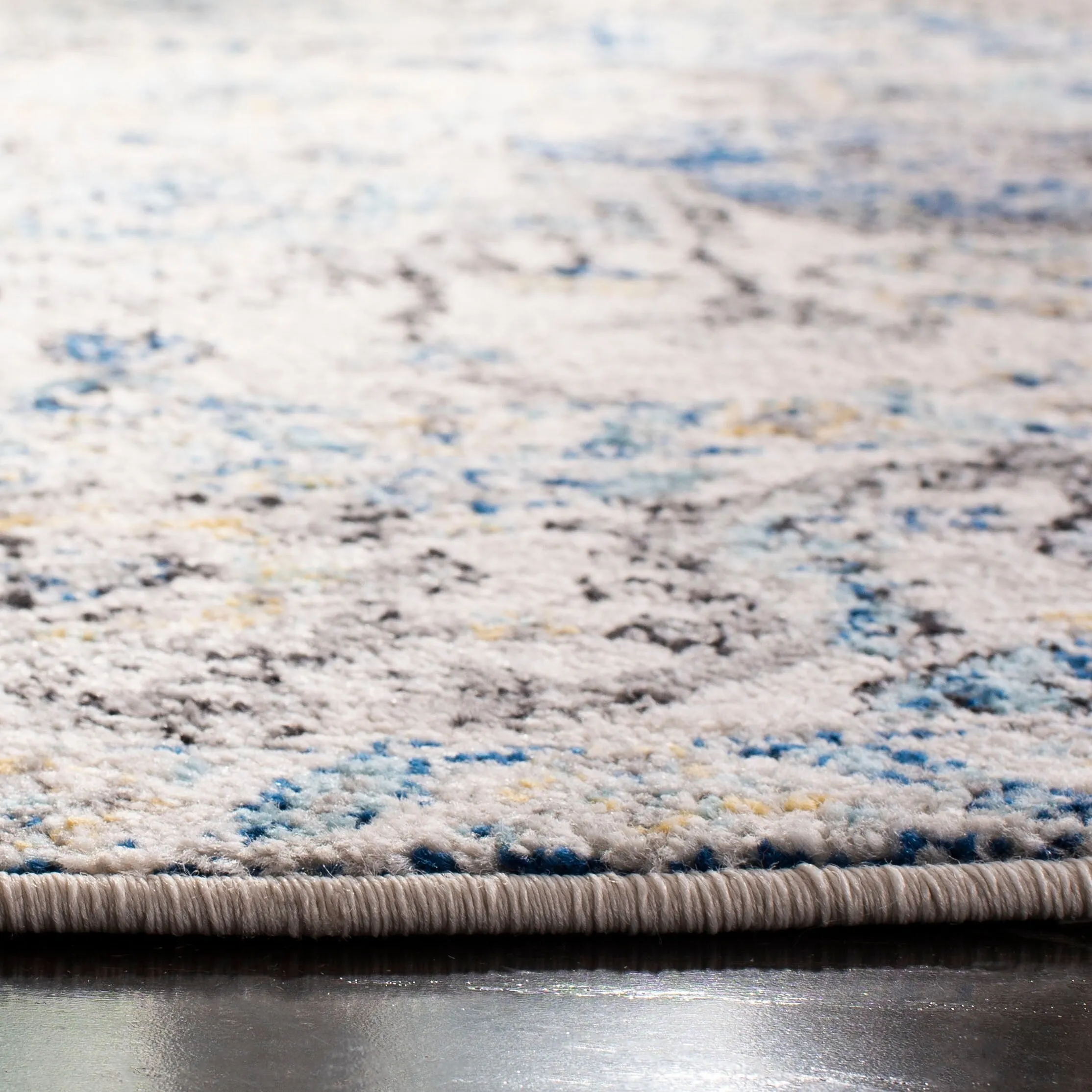 SAFAVIEH Madison Delois Medallion Rustic Farmhouse Distressed Rug