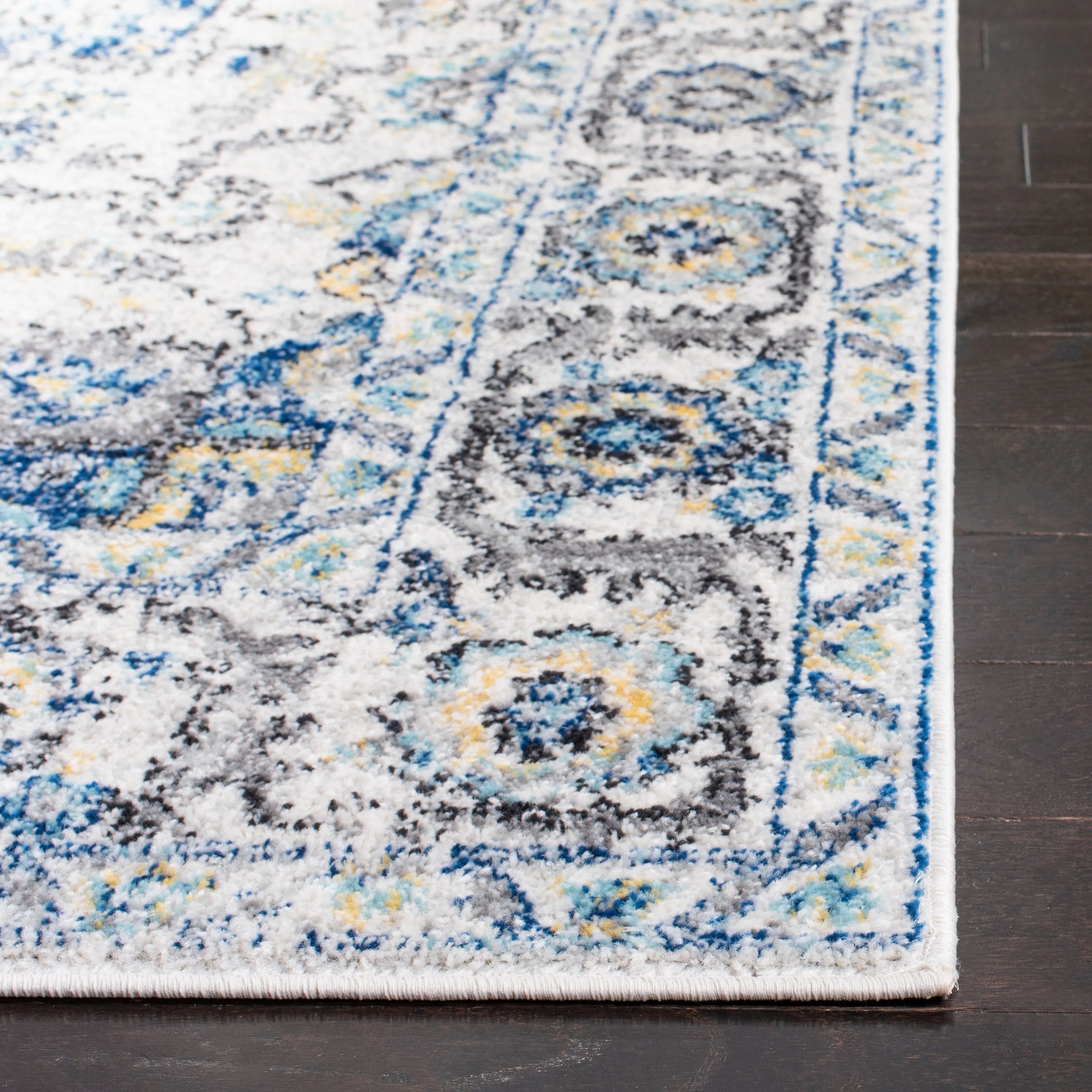 SAFAVIEH Madison Delois Medallion Rustic Farmhouse Distressed Rug