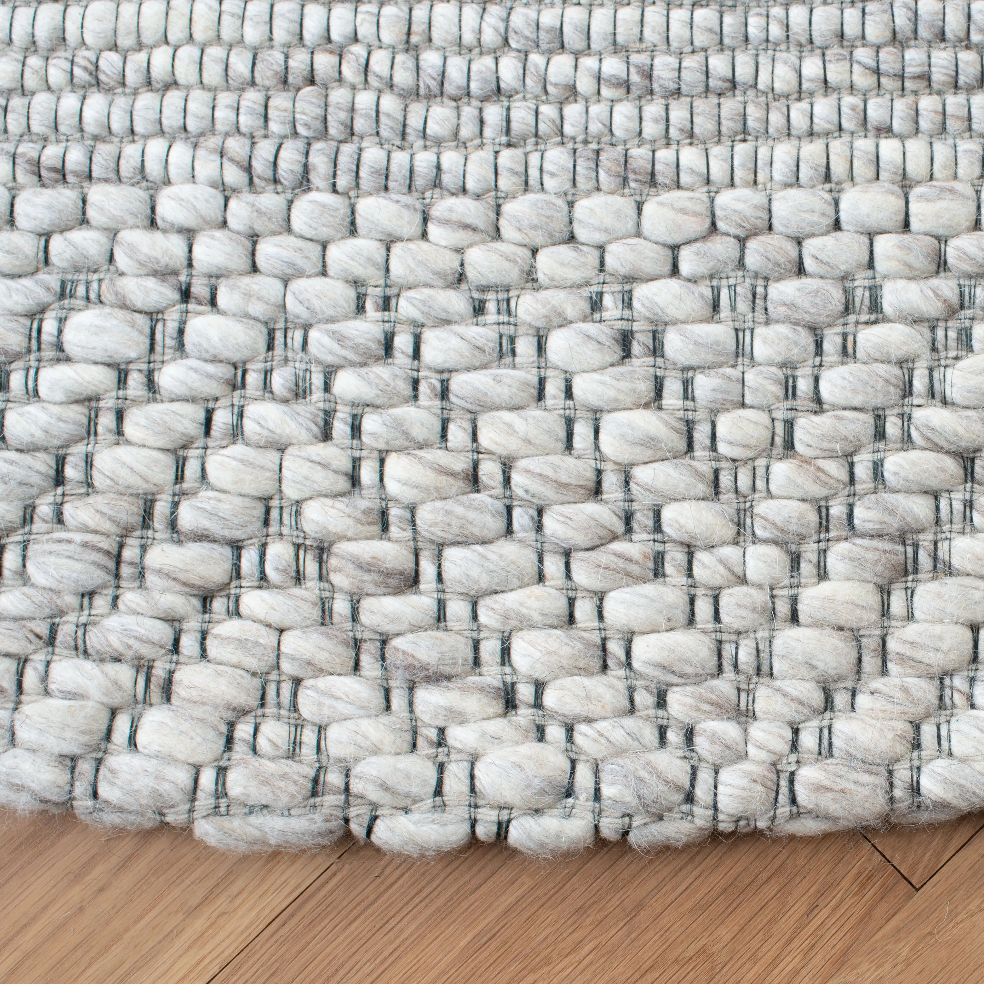 SAFAVIEH Marbella Berra Wool Rug