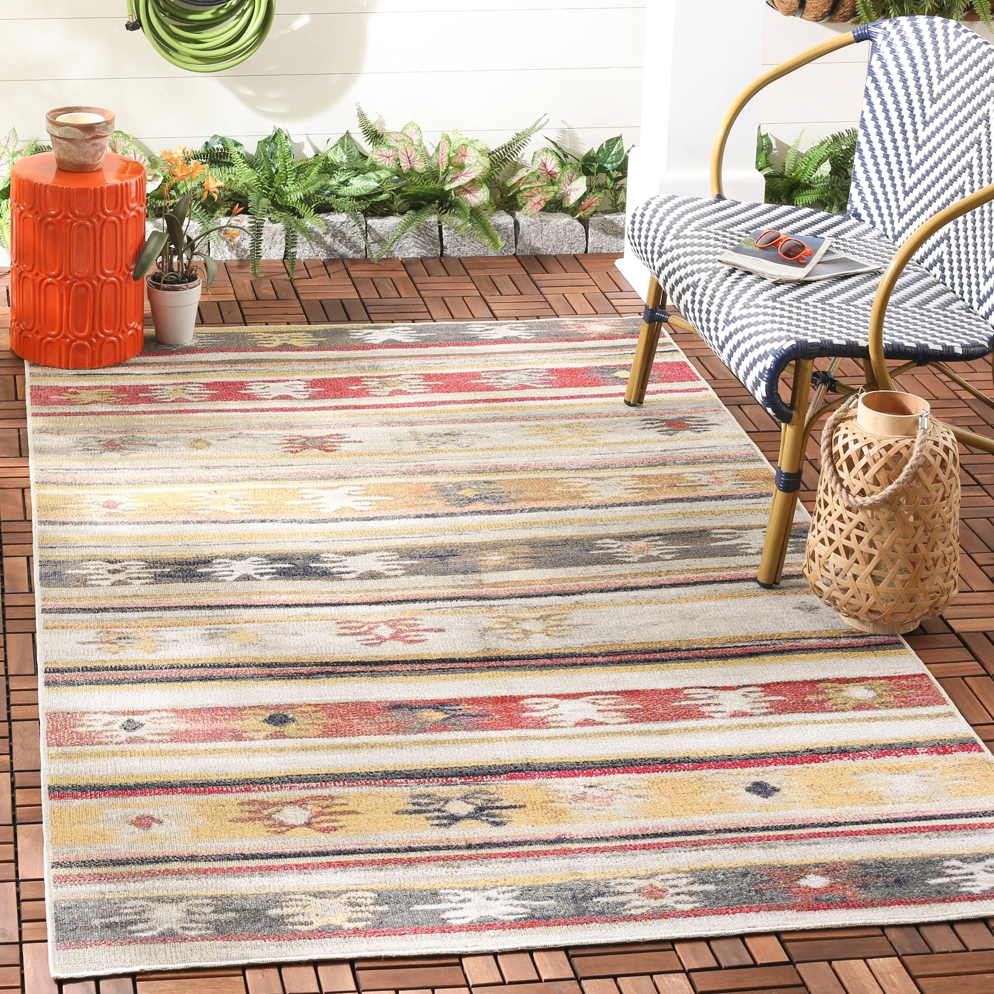 SAFAVIEH Montage Framhild Indoor/ Outdoor Waterproof Patio Backyard Rug