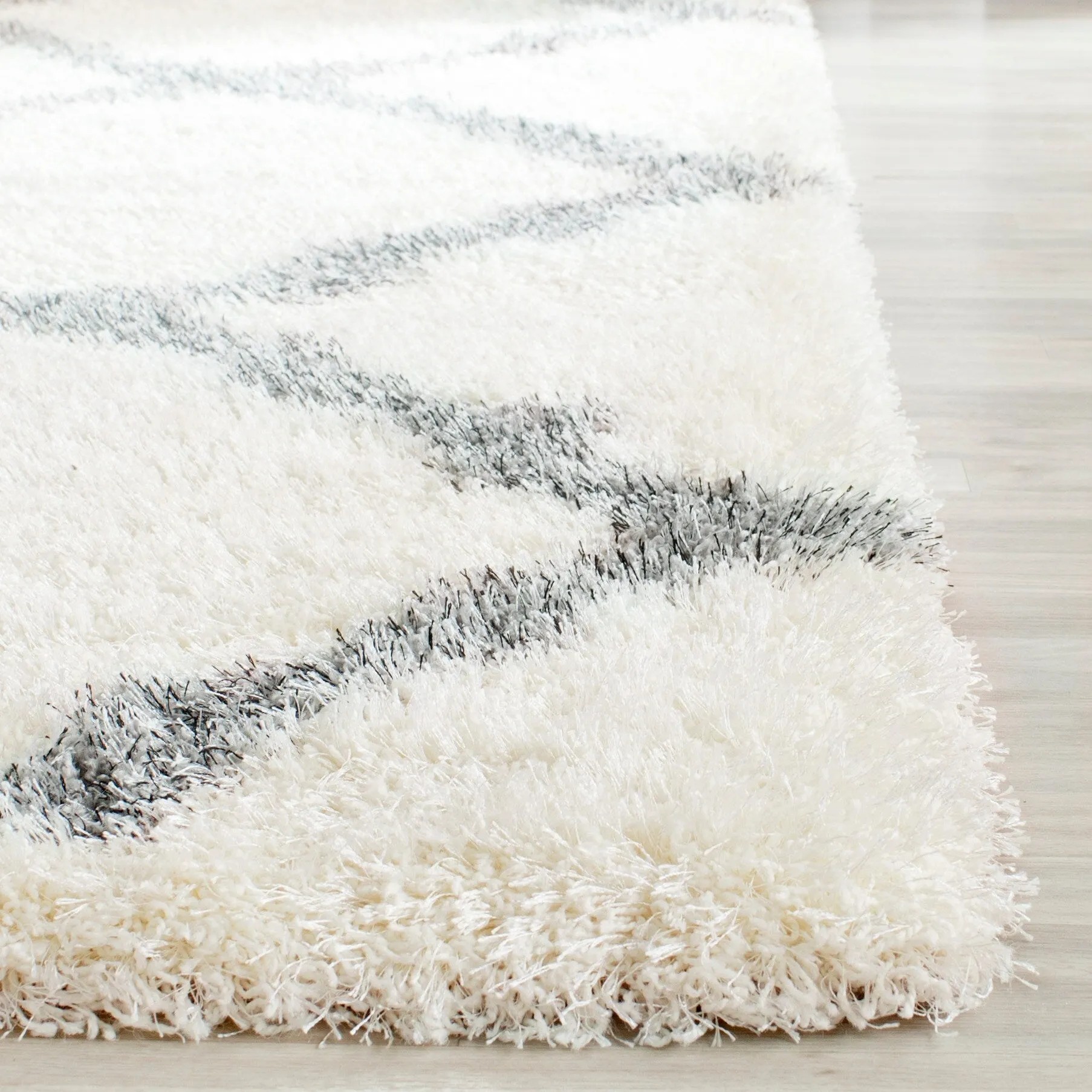 SAFAVIEH Montreal Shag Marcelle 2-inch Thick Rug