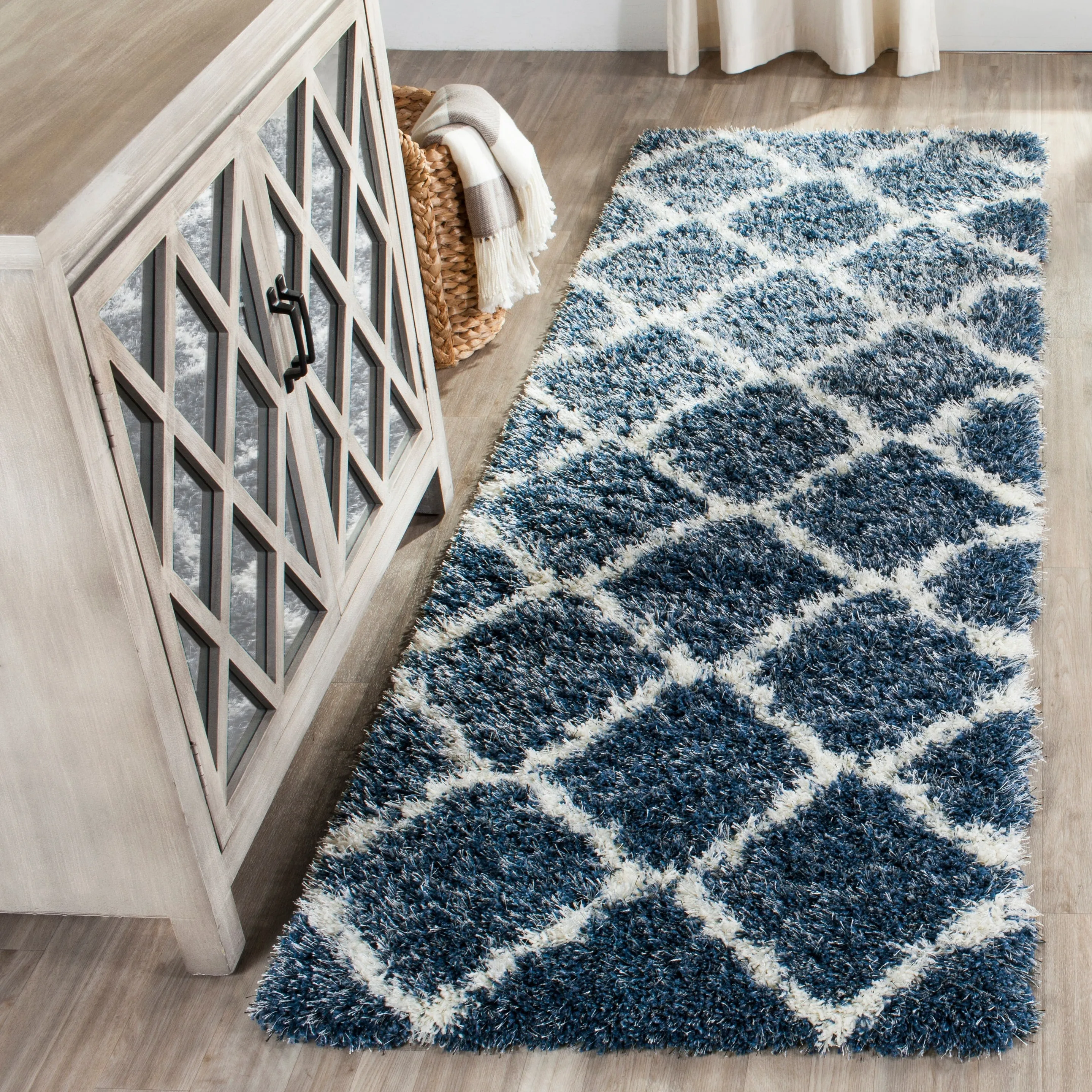 SAFAVIEH Montreal Shag Marcelle 2-inch Thick Rug