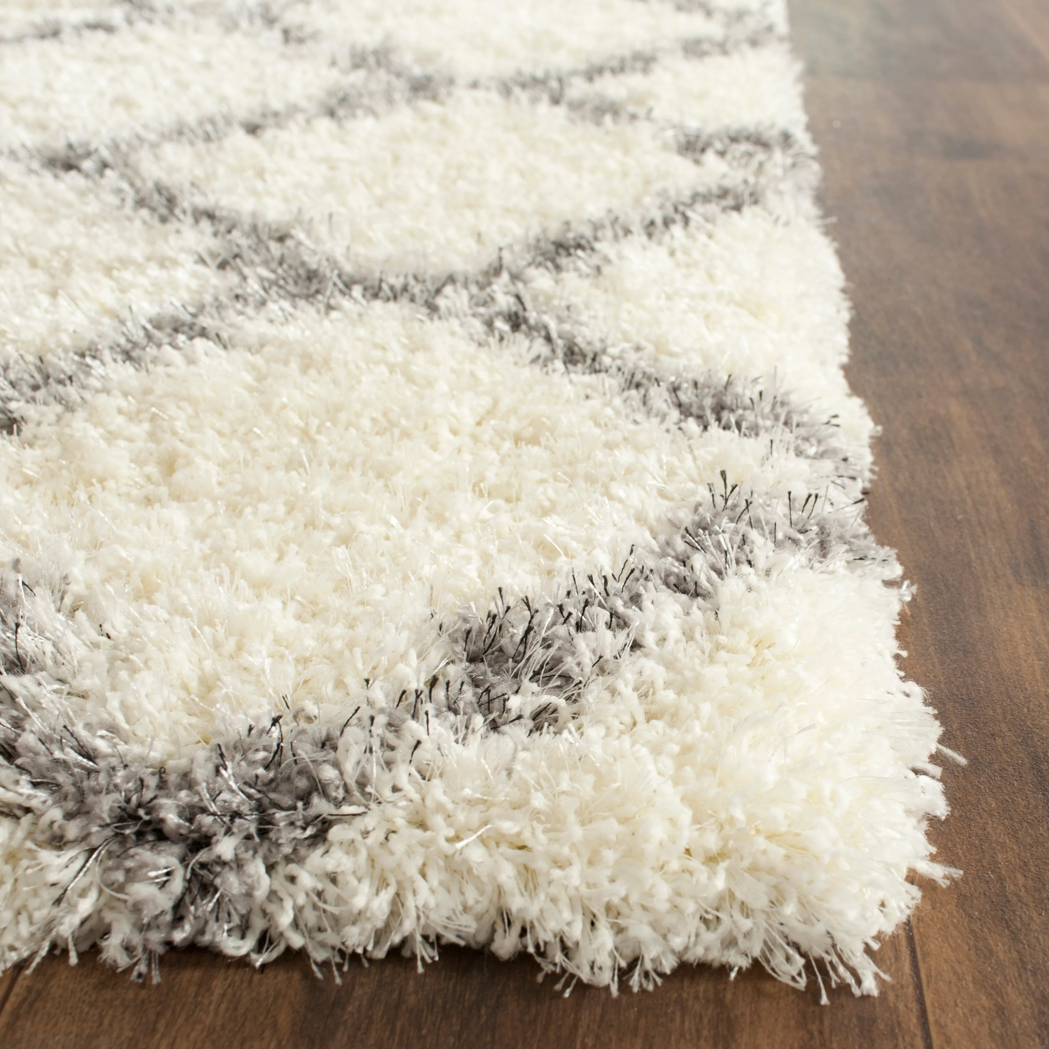 SAFAVIEH Montreal Shag Marcelle 2-inch Thick Rug