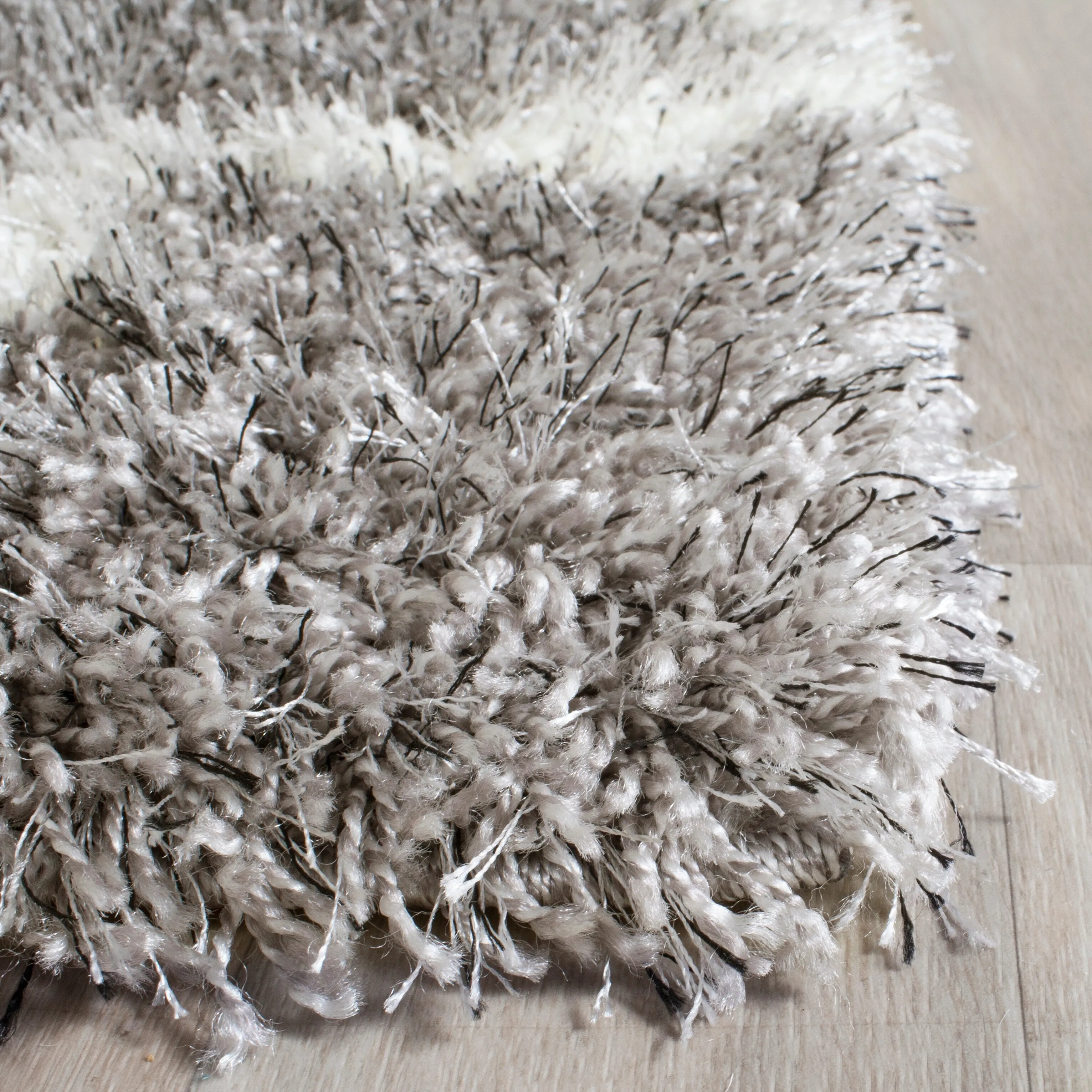 SAFAVIEH Montreal Shag Rosalyn 2-inch Thick Rug