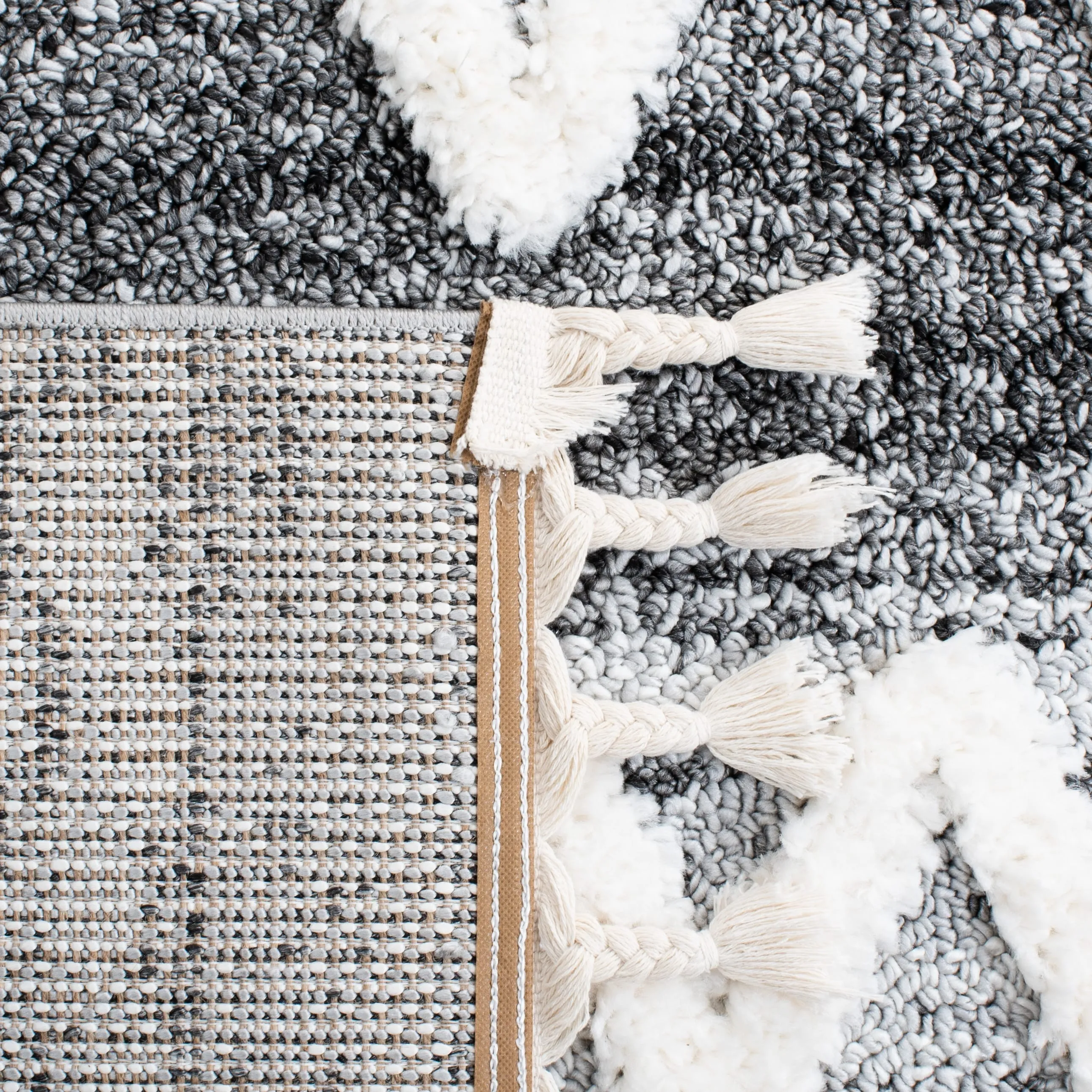 SAFAVIEH Moroccan Tassel Shag Astfridur 2-inch Thick Rug