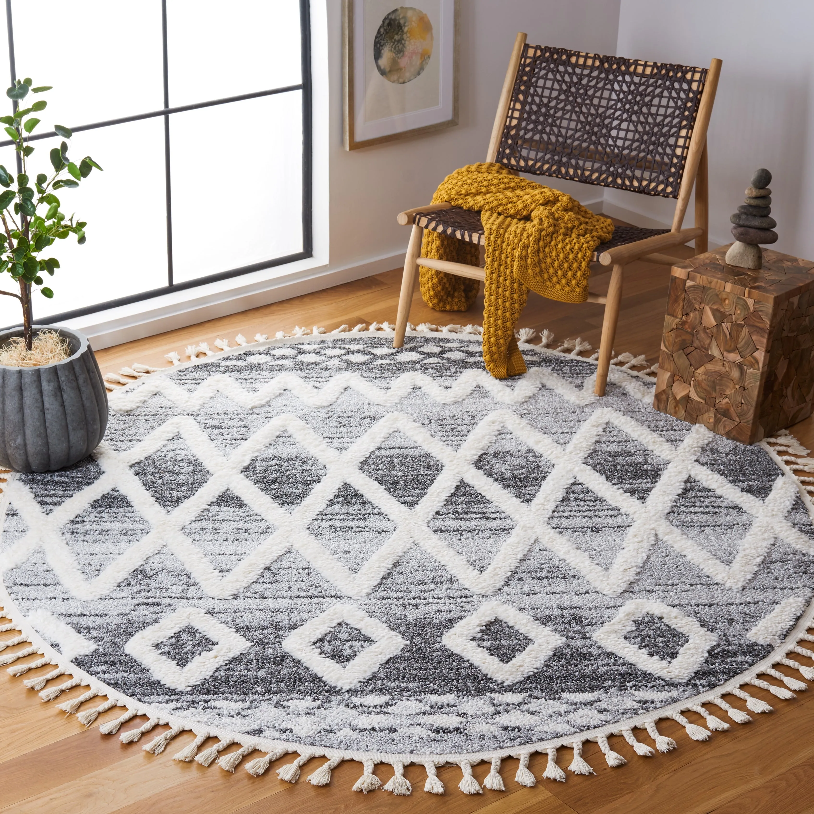 SAFAVIEH Moroccan Tassel Shag Astfridur 2-inch Thick Rug